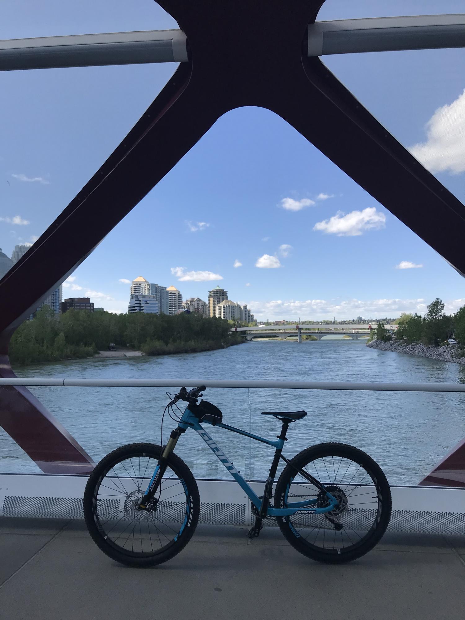 2018 Giant Fathom Blue