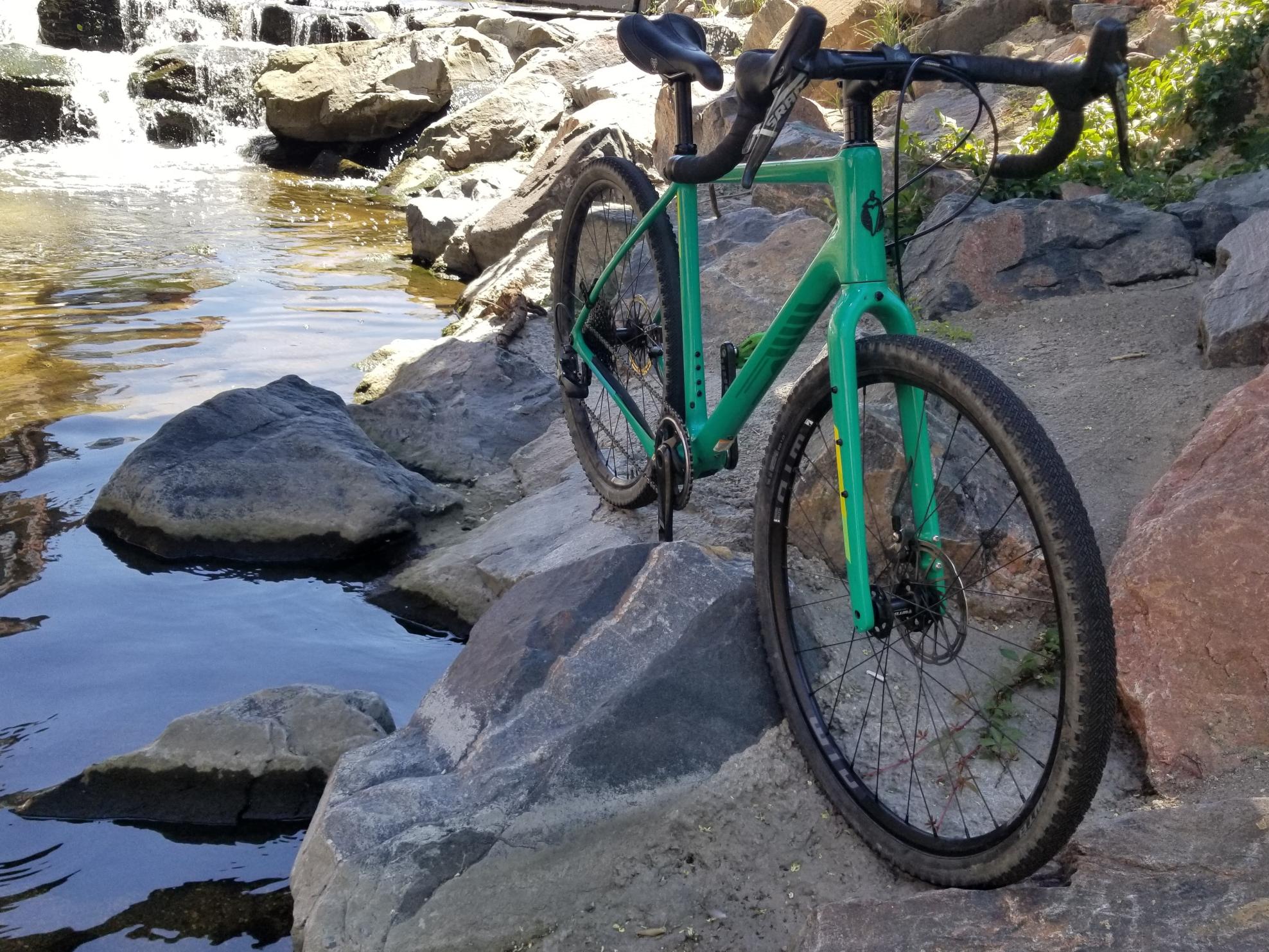 2021 Salsa Carbon fiber roadbike/gravel bike Teal