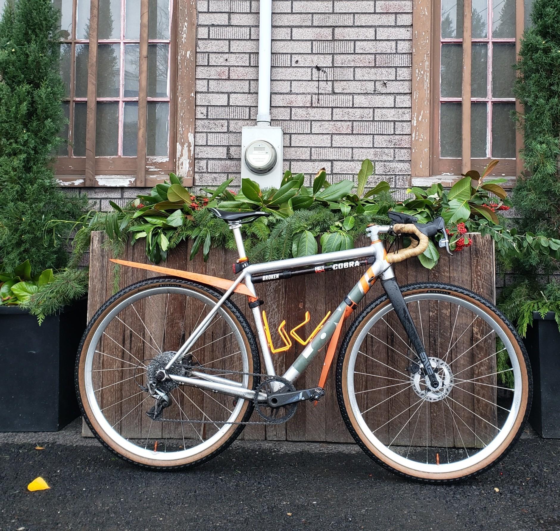 2021 LOW// LK GRAVEL Silver, gray or bare metal