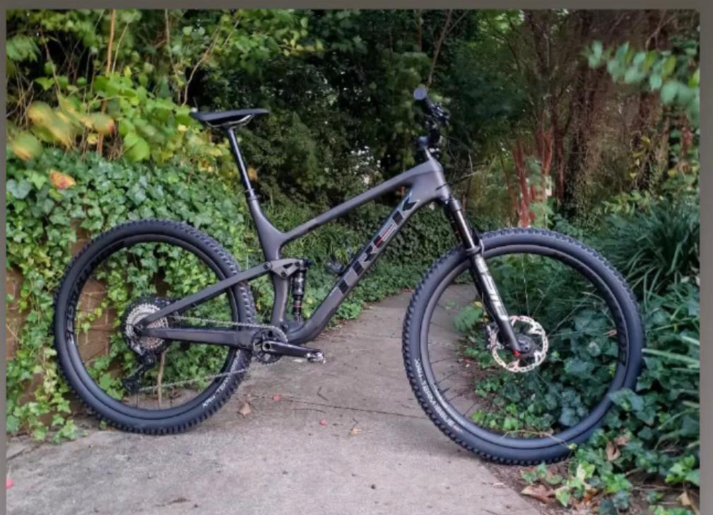 2022 Trek Top Fuel 9.8 XT Black