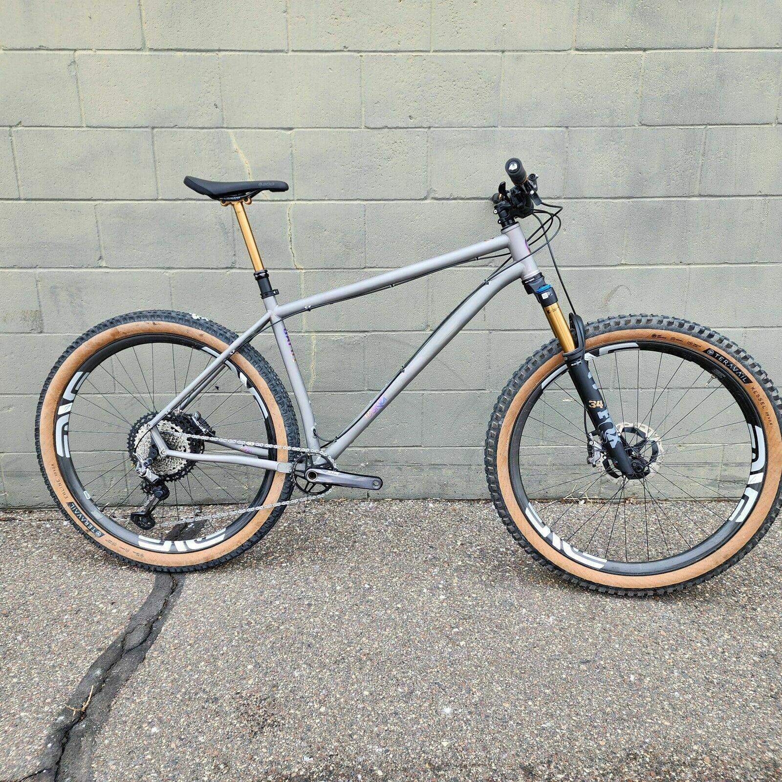 2022 Esker Japhy Silver, gray or bare metal