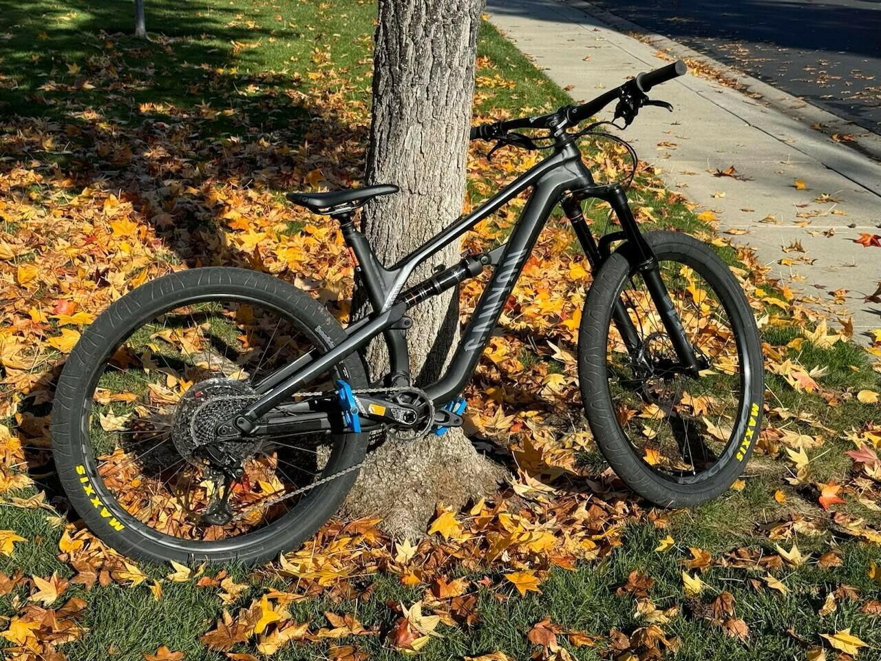 2022 Canyon bicycles Spectral 5 Black