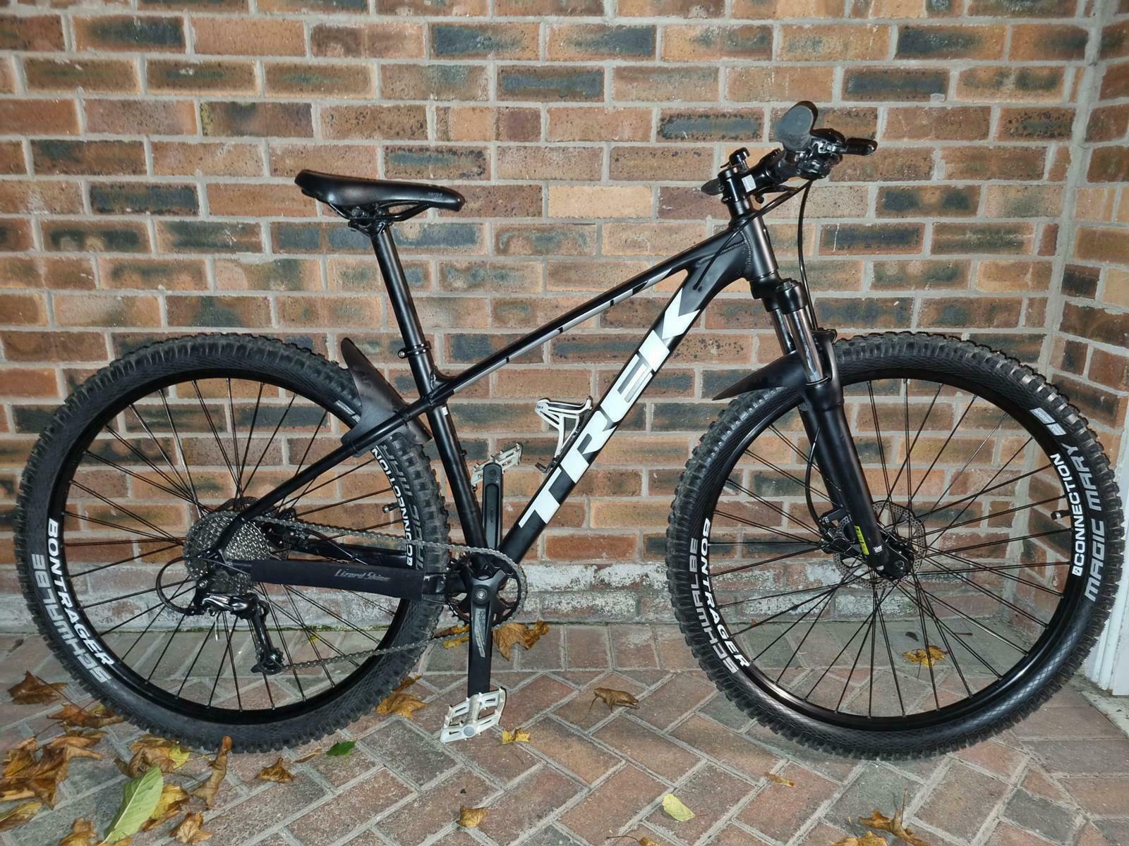 2020 Trek Black