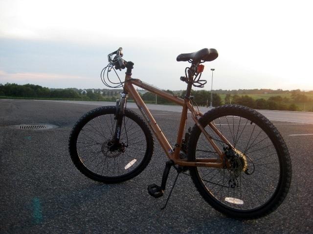 2009 Columbia Trailhead  Orange