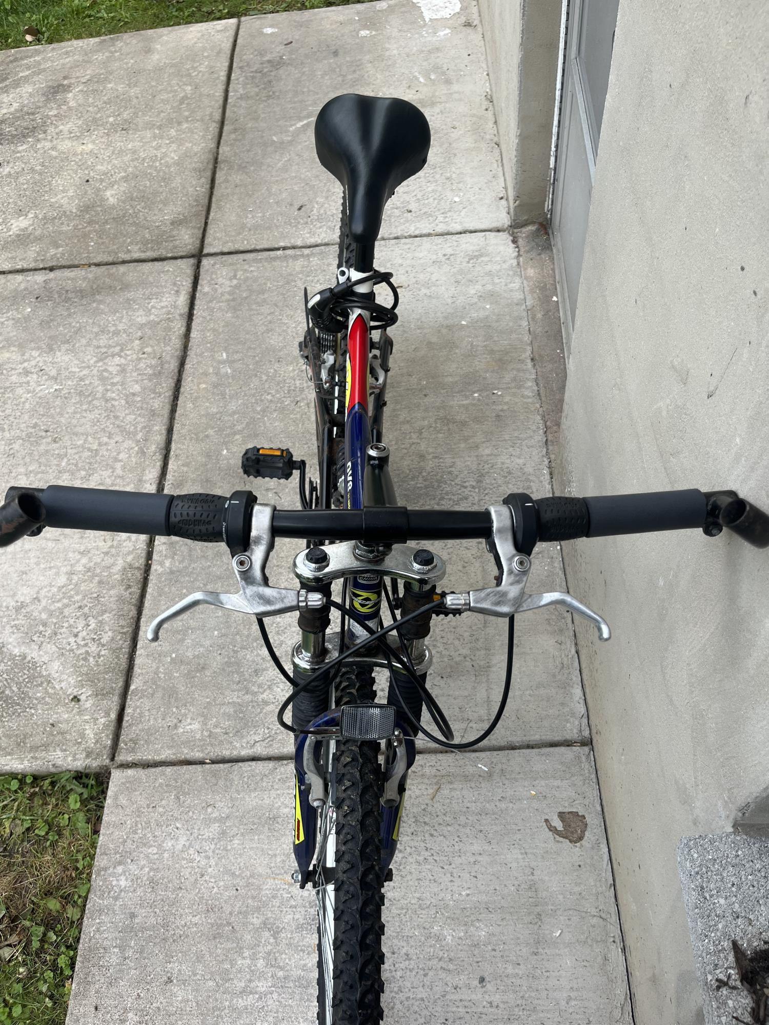 Pacific Cycle DV-8 Blue