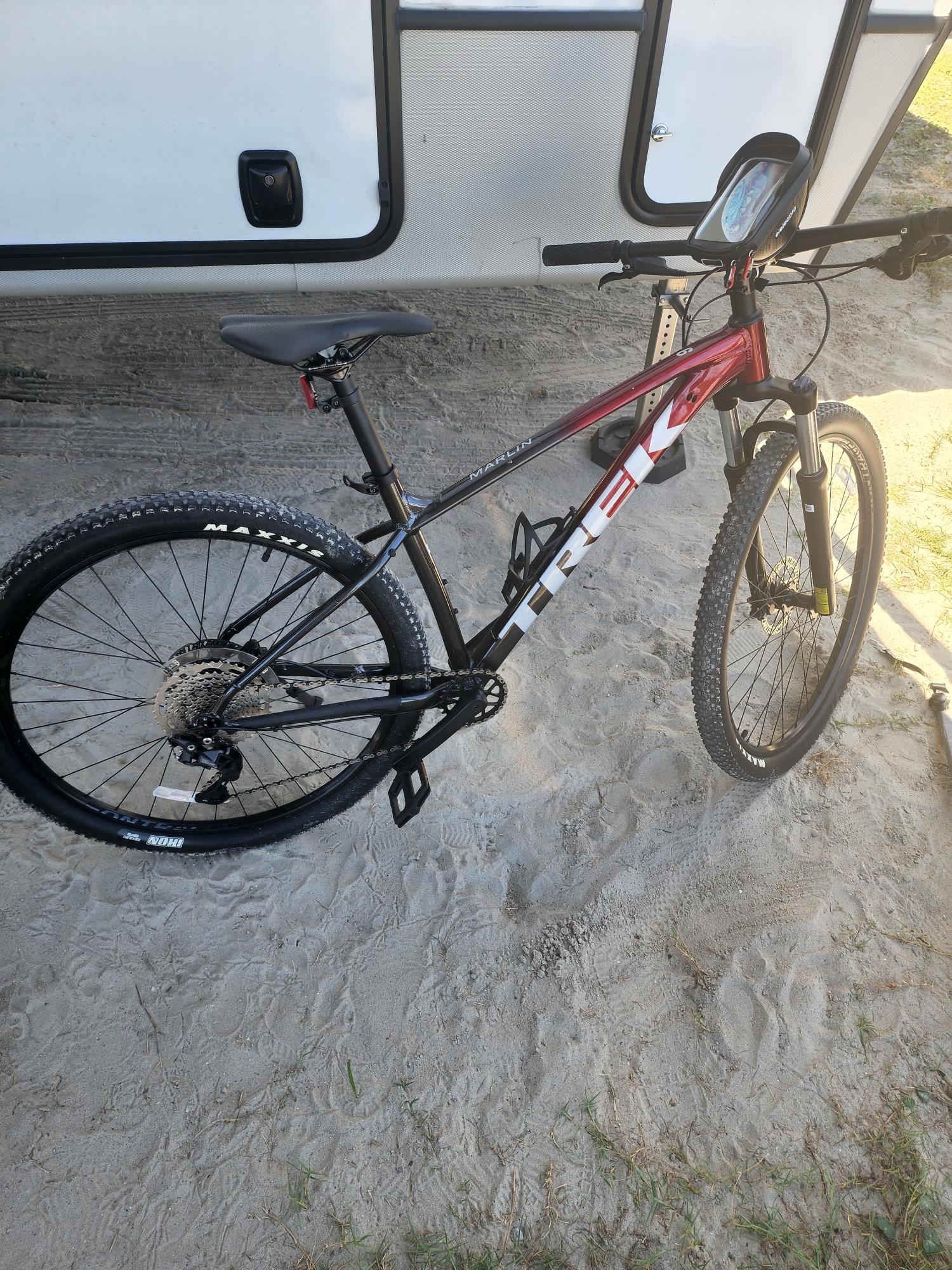 2022 Trek Marlin 6 Red