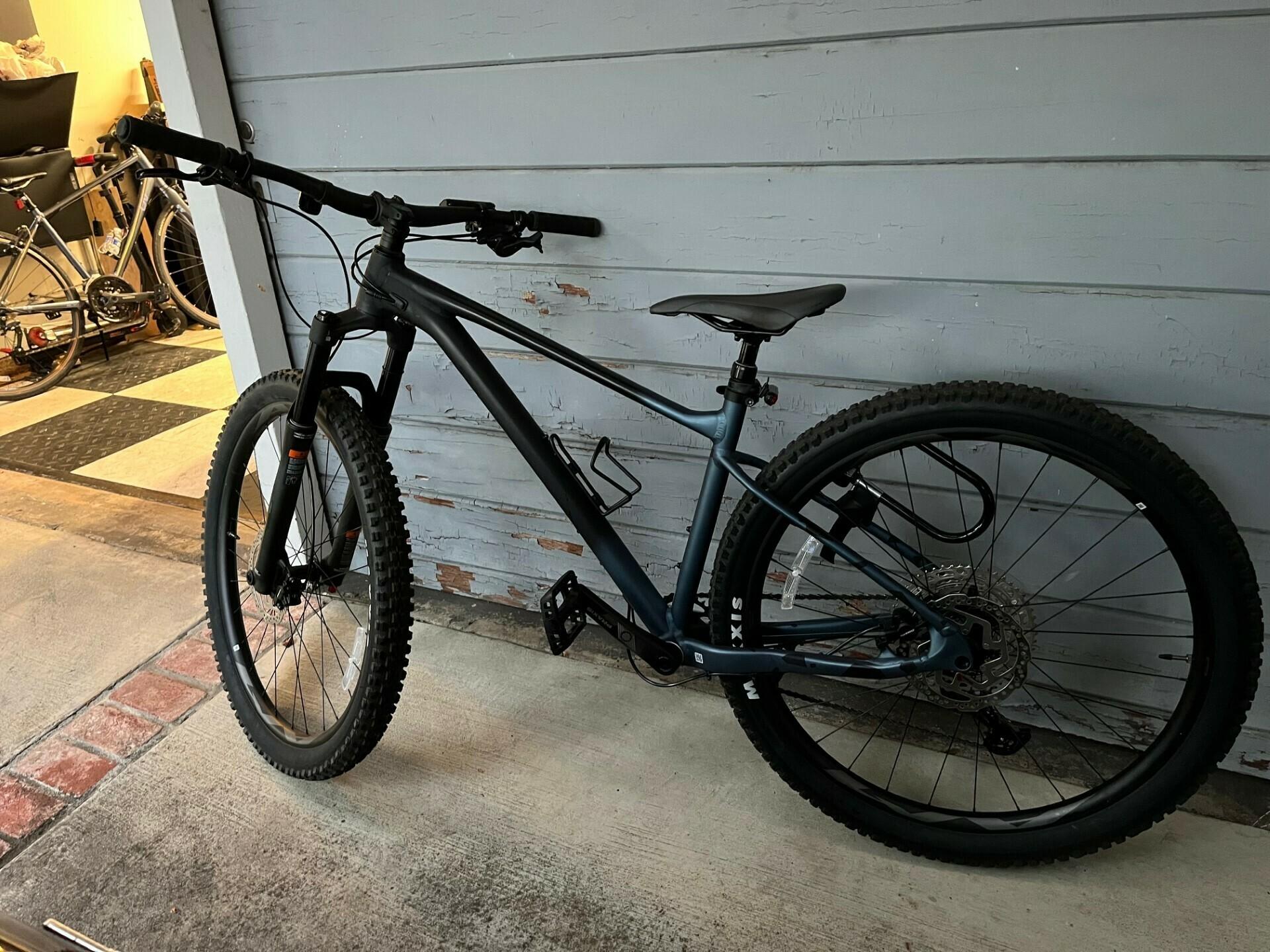 2022 Giant Fathom 29 2 Blue and Black