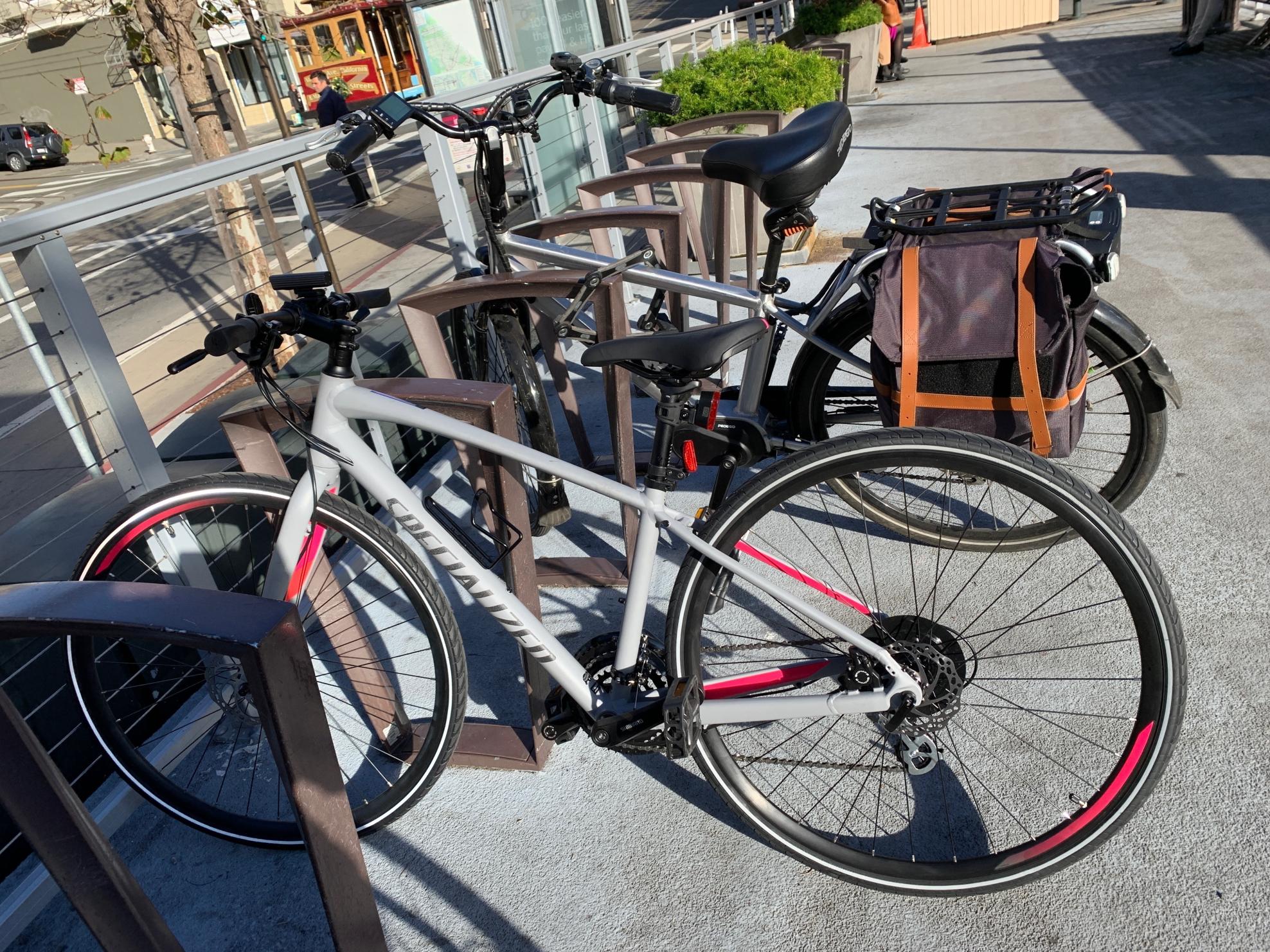 Specialized Sirrus Silver, gray or bare metal