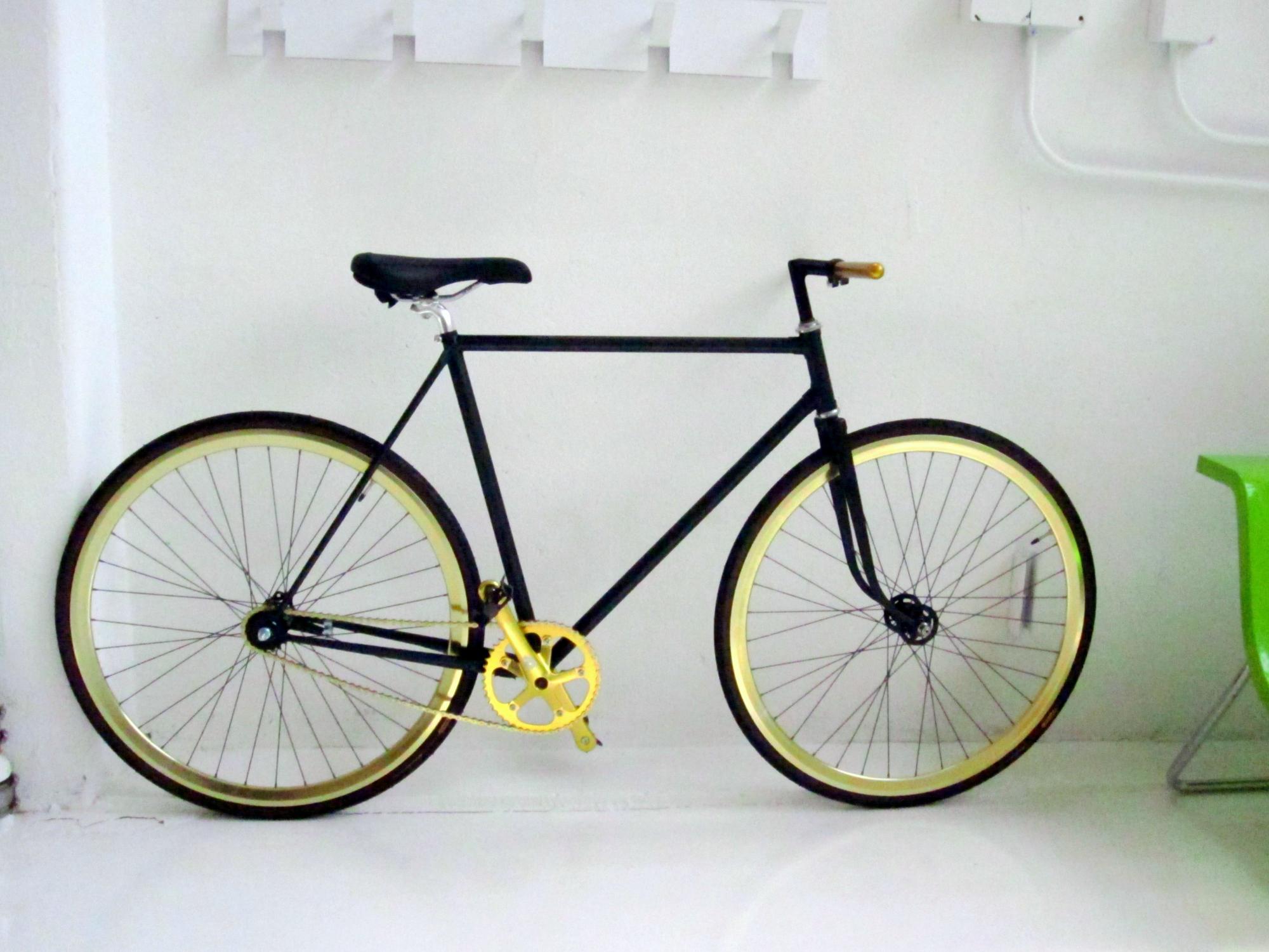 Motobecane Unknown Black, Silver, gray or bare metal, and Stickers tape or other cover-up