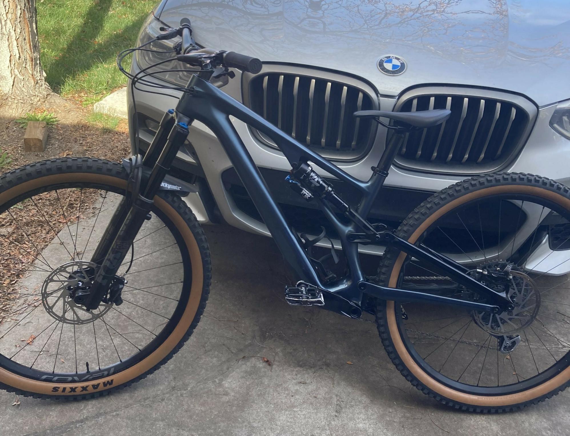 2022 Specialized Stumpjumper EVO Pro Black and Blue