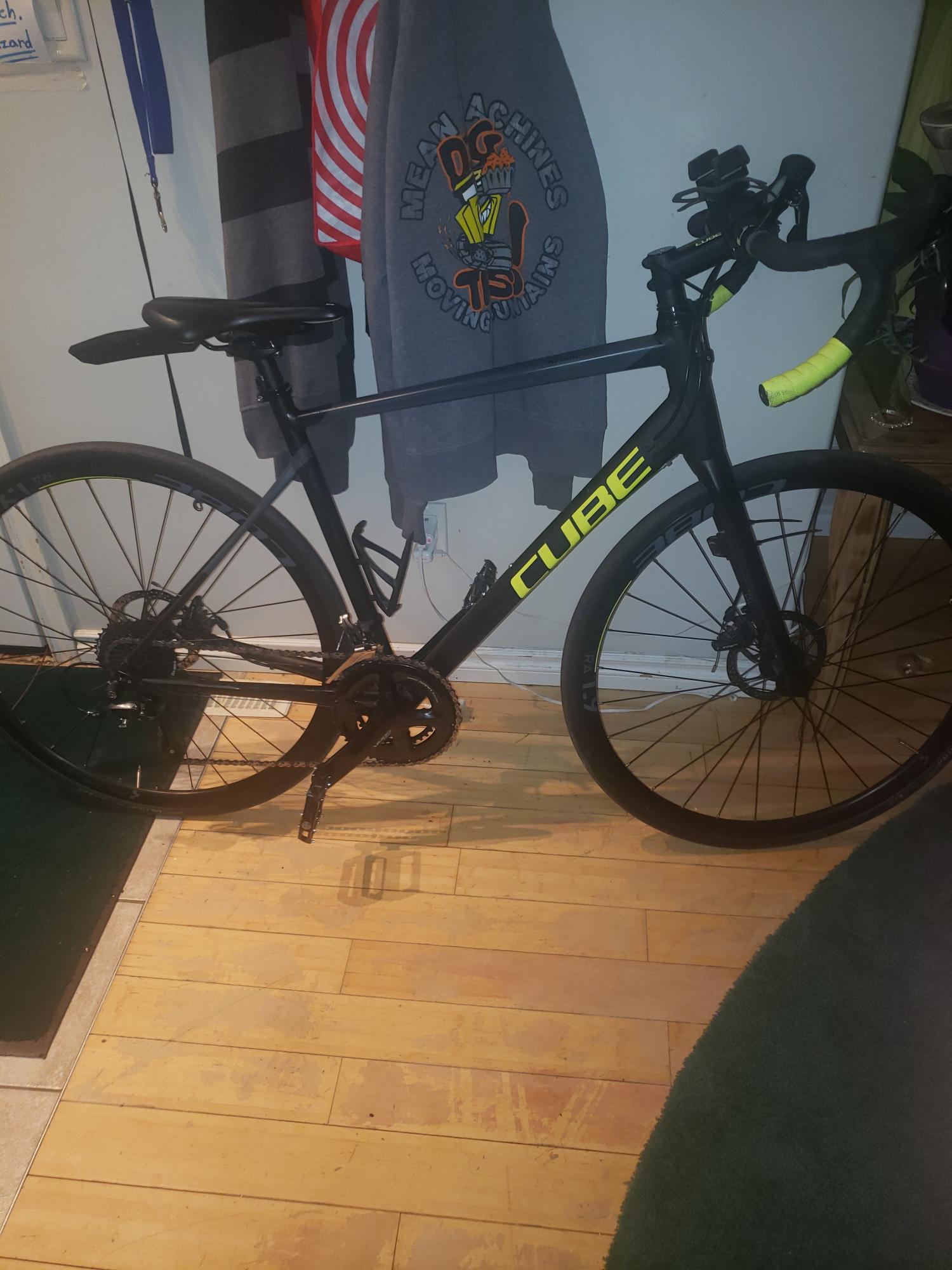 2022 Cube Agree C62 Silver, gray or bare metal and Black