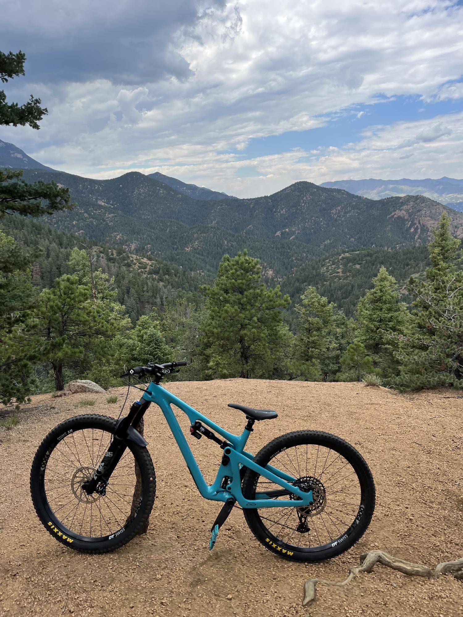 2021 Yeti SB 130 Blue