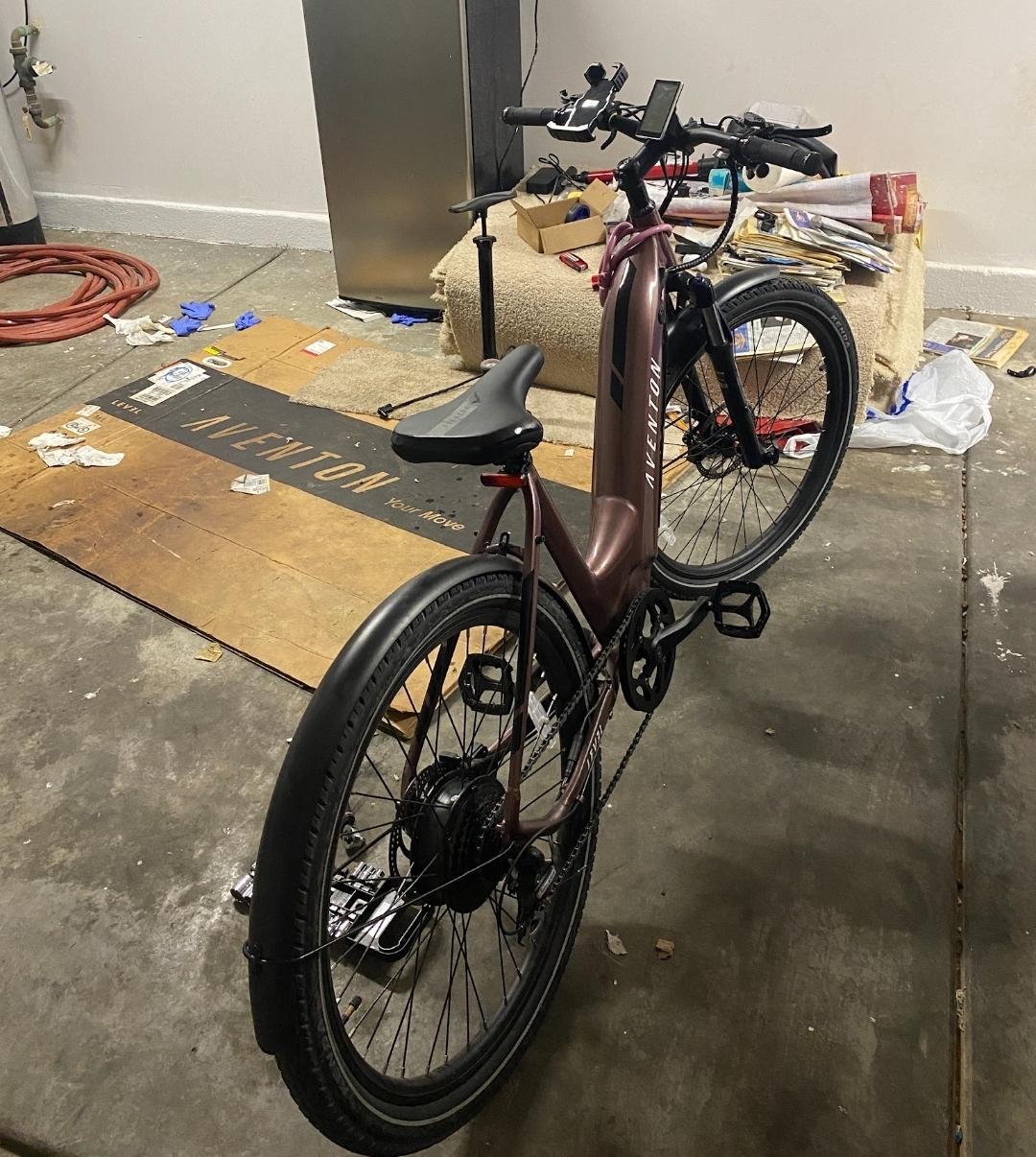 2022 Aventón Level Pink and Brown