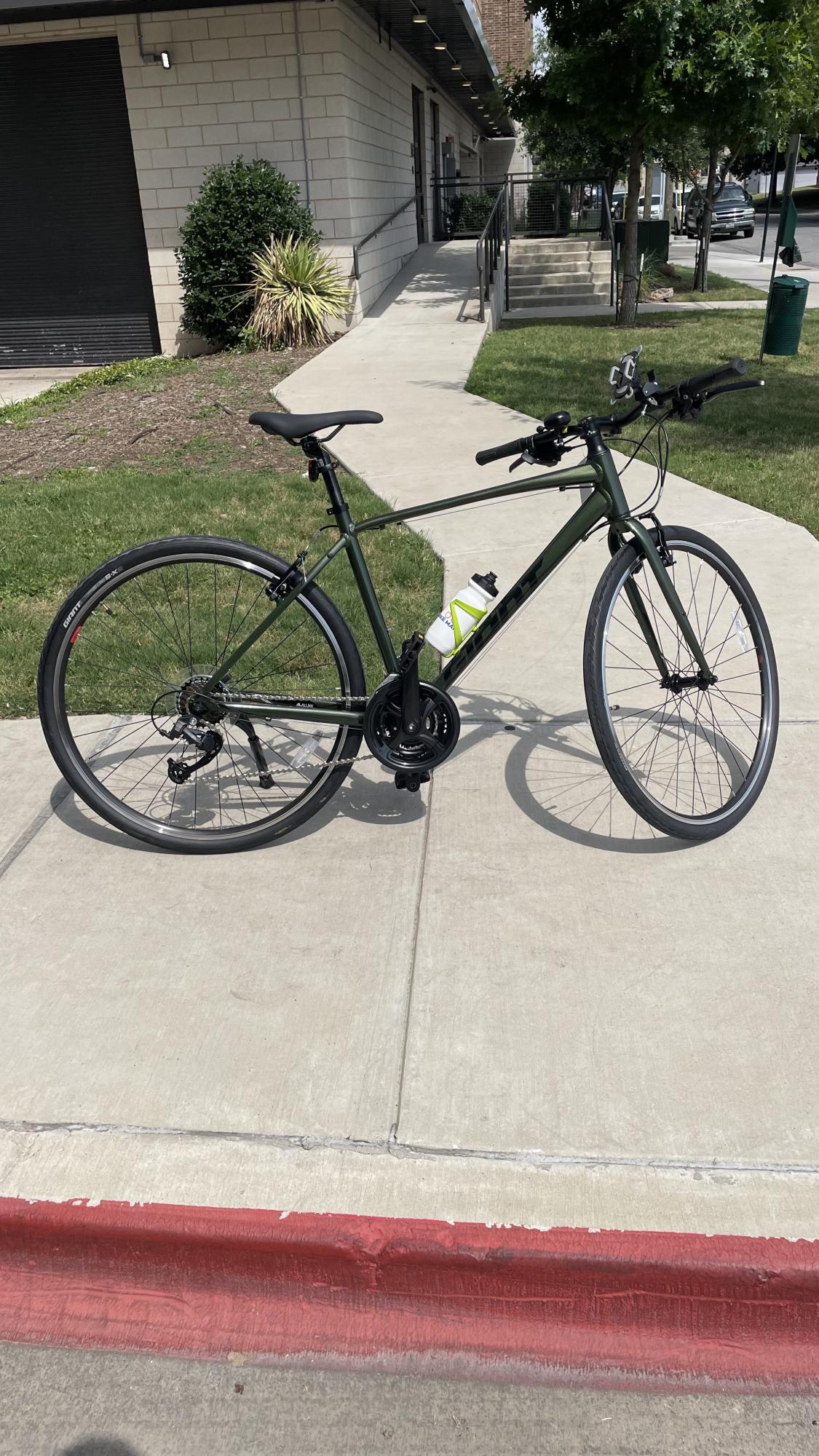 2021 Giant Medium Lightweight ALUXX frame Green