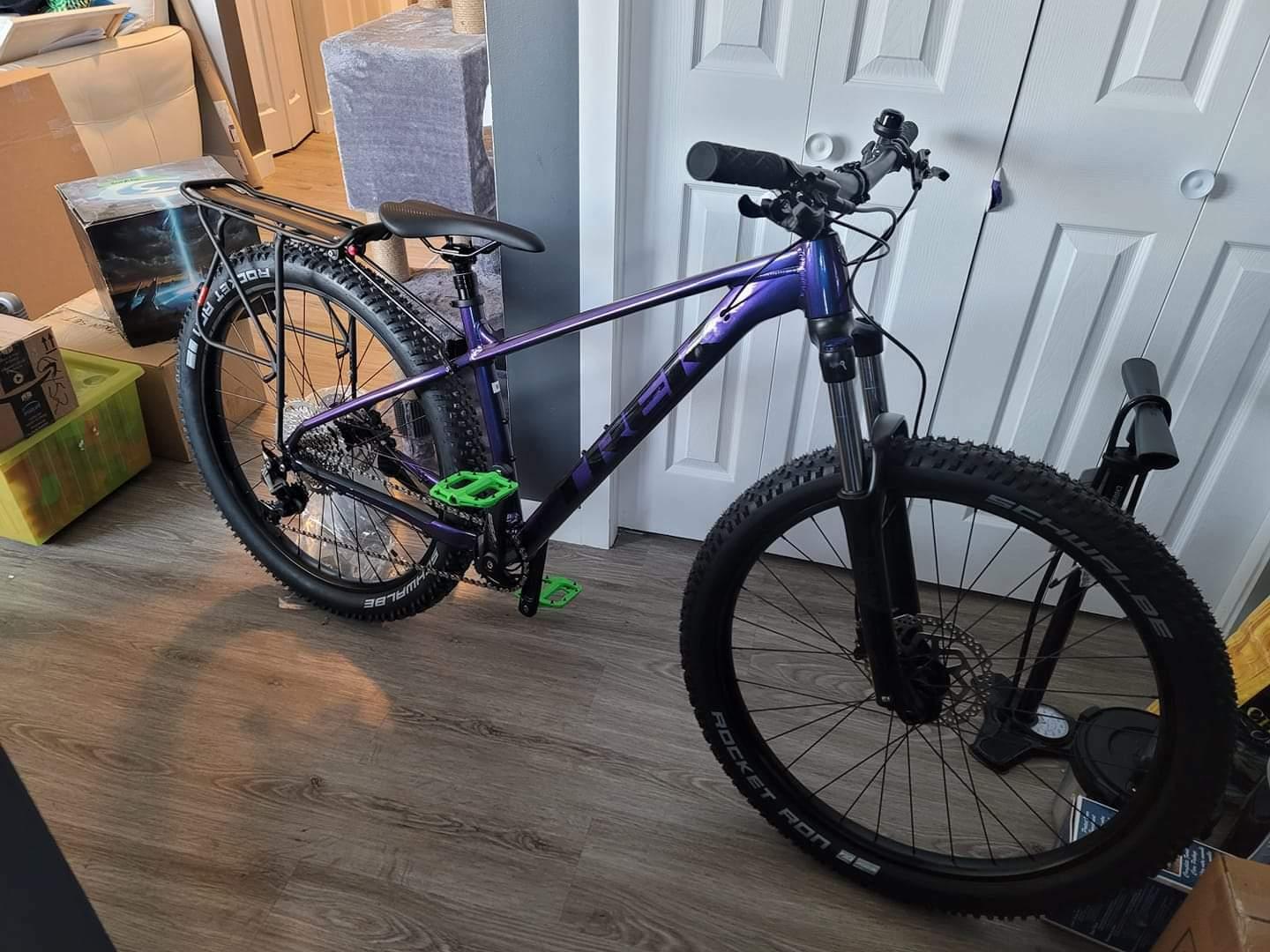 2022 Trek Roscoe 6 Bike Medium Purple Flip/ Black