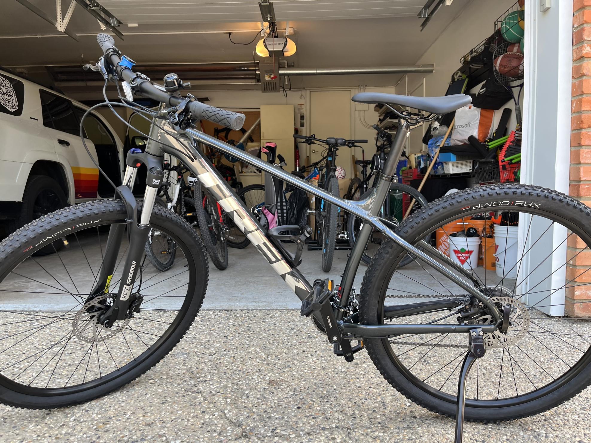 2023 Trek Marlin 5 Silver, gray or bare metal