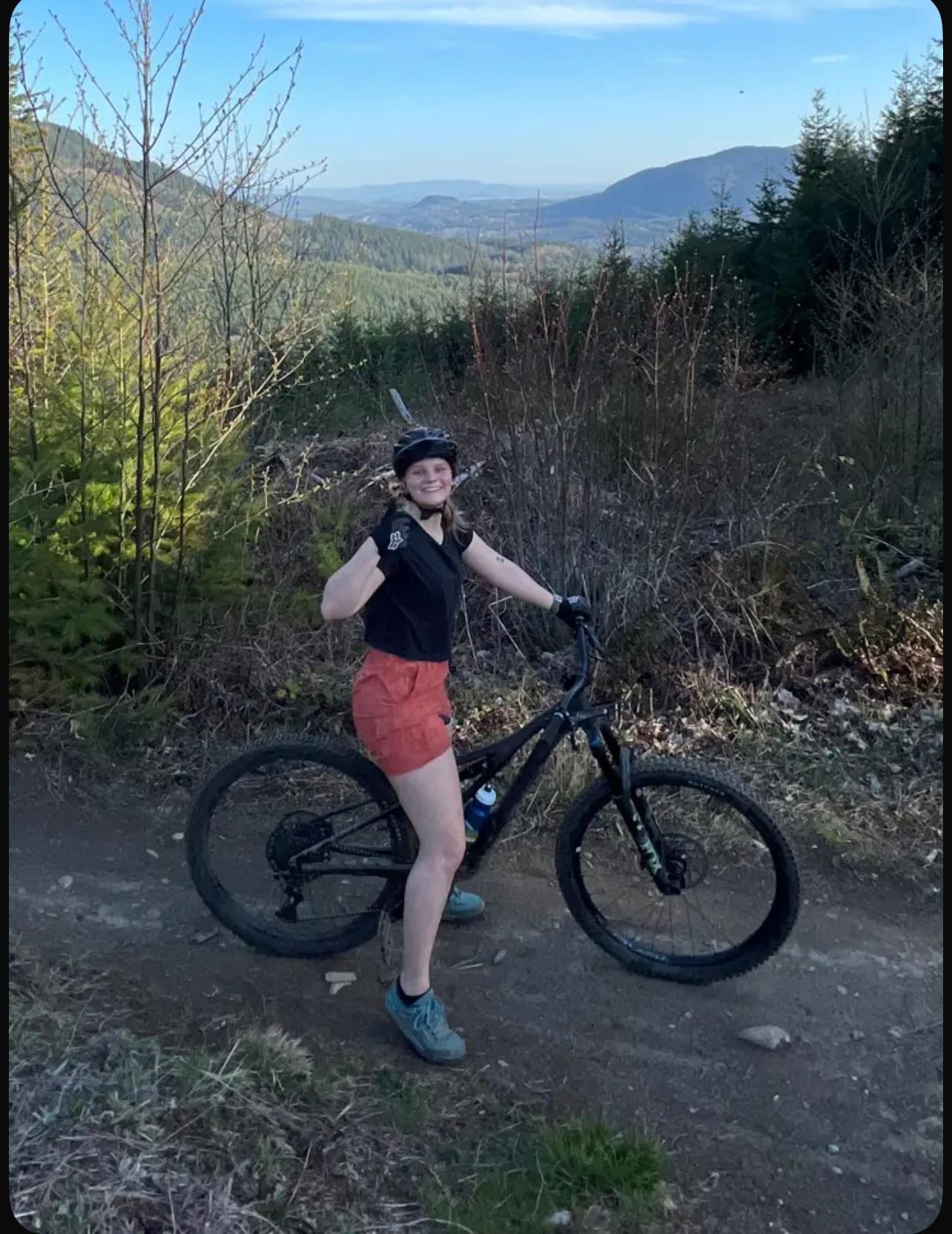 2022 Specialized Stumpjumper Expert Brown