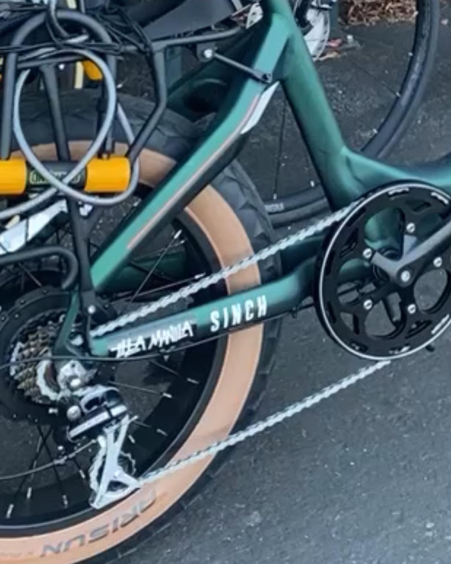 2022 Aventón Step Through Green