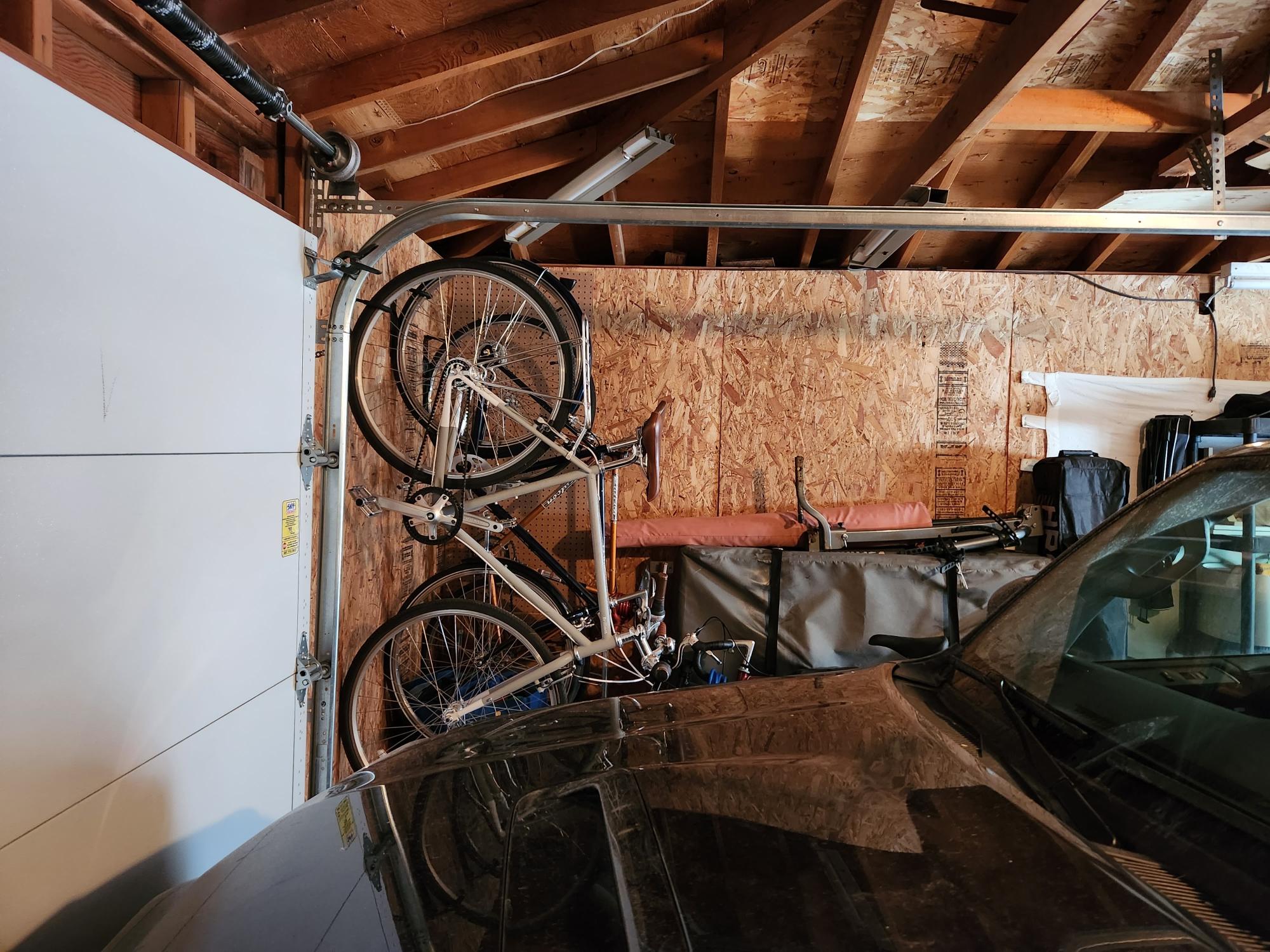 2022 Priority Bicycles Brilliant L Train Silver, gray or bare metal