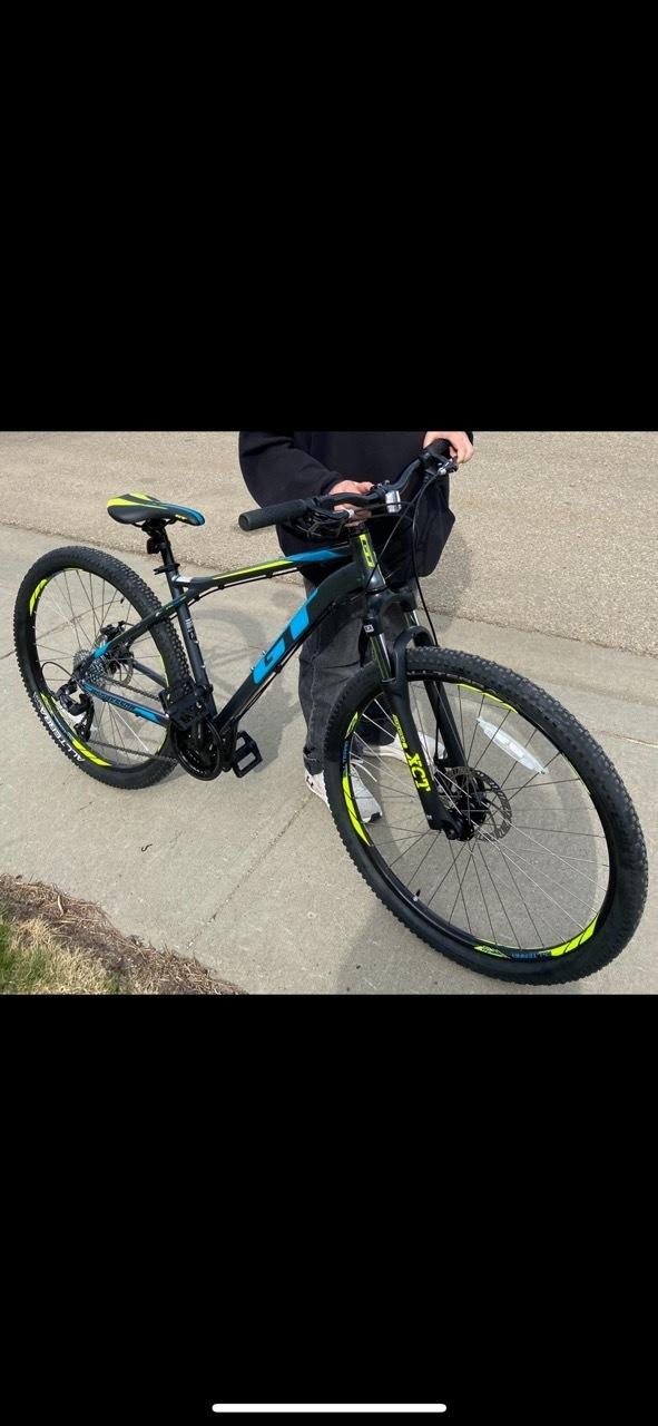 GT Bicycles Medium Black and Blue