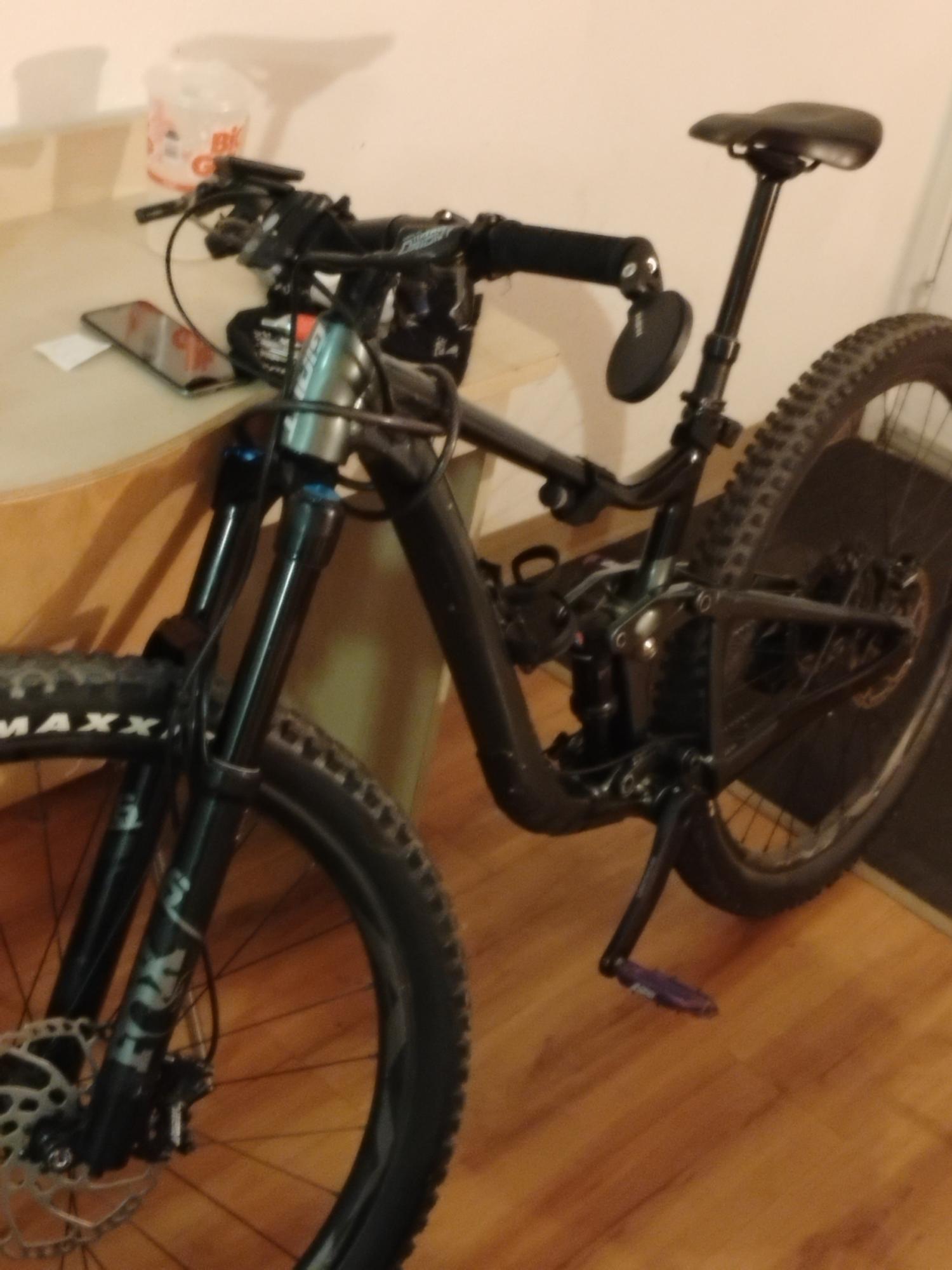 2024 Giant Trance x Silver, gray or bare metal