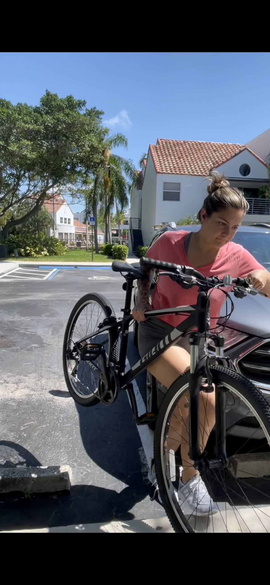 Giant ATX Black and White