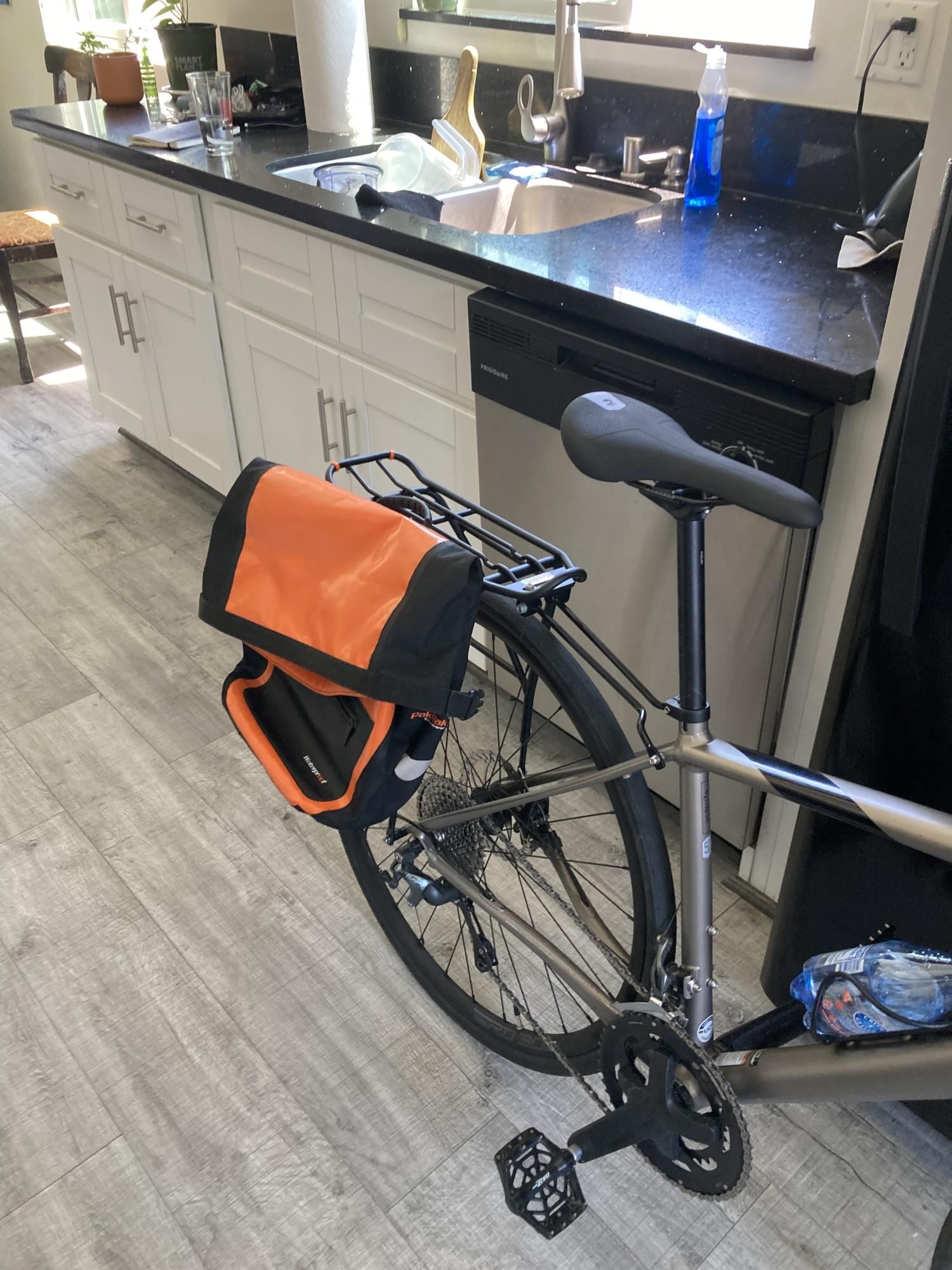 2023 Cannondale synapse Silver, gray or bare metal