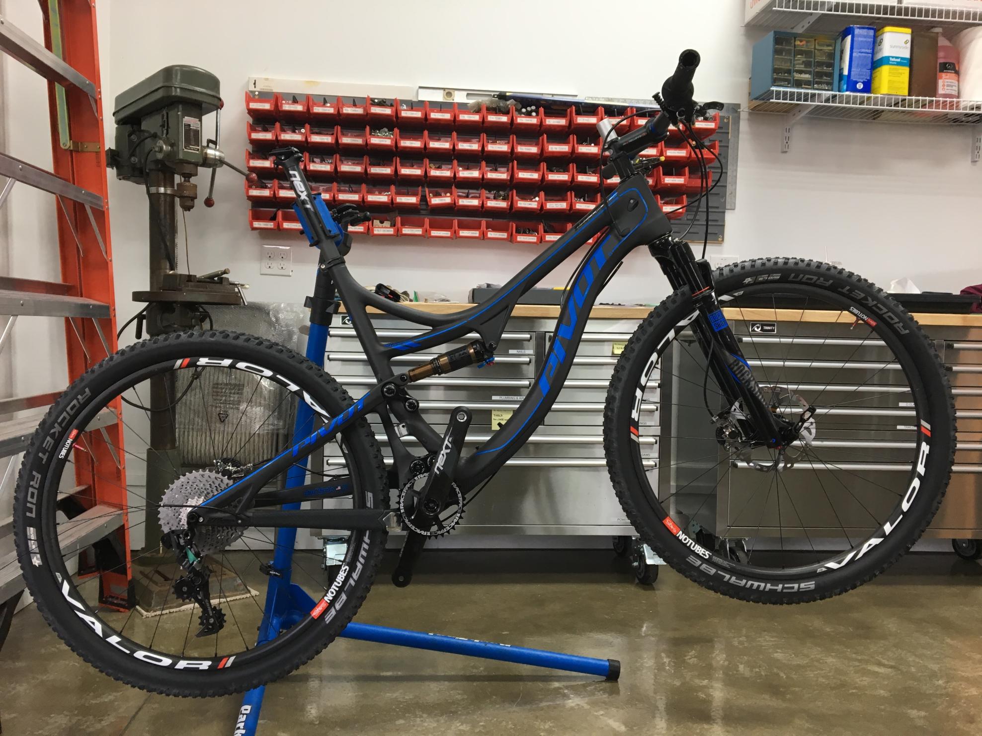 2017 Pivot Mach 4 Black