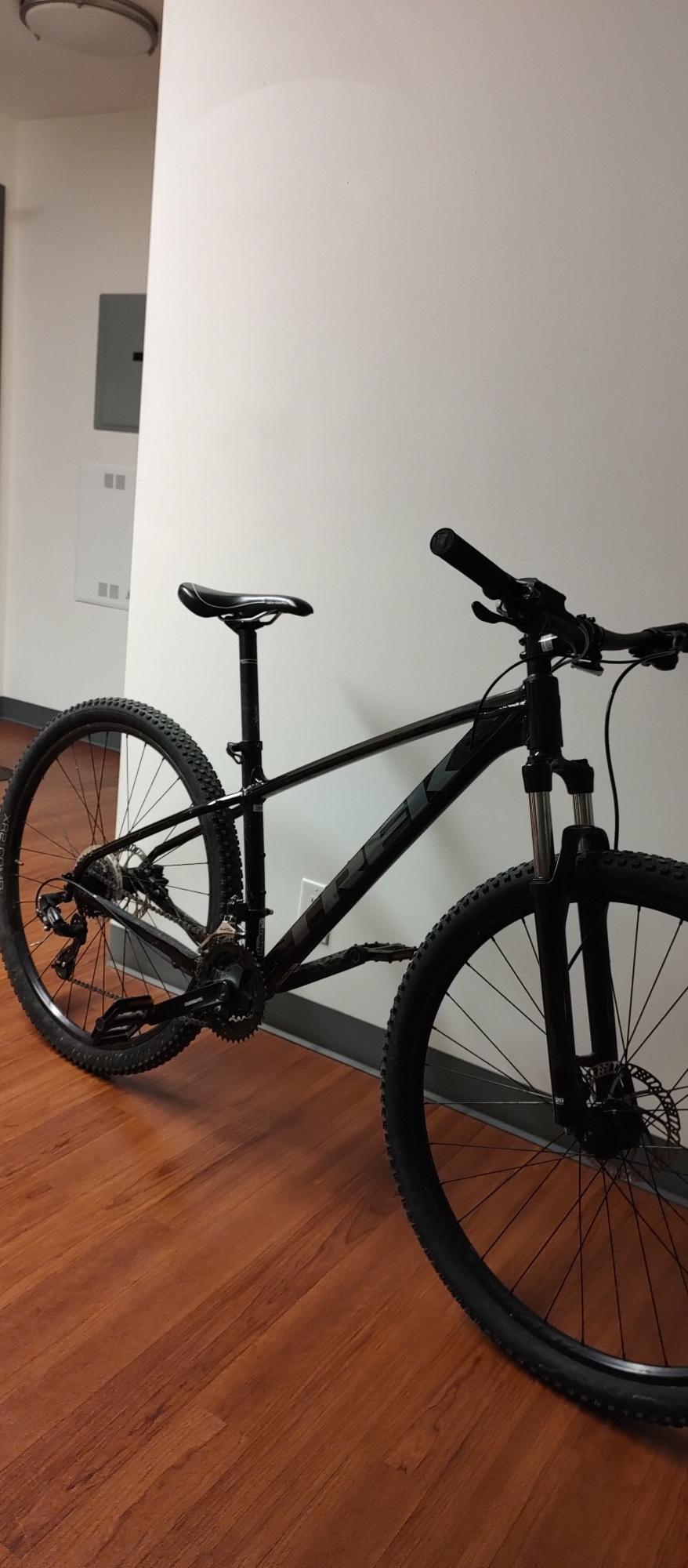 2021 Trek Marlin 5 Black and Silver, gray or bare metal
