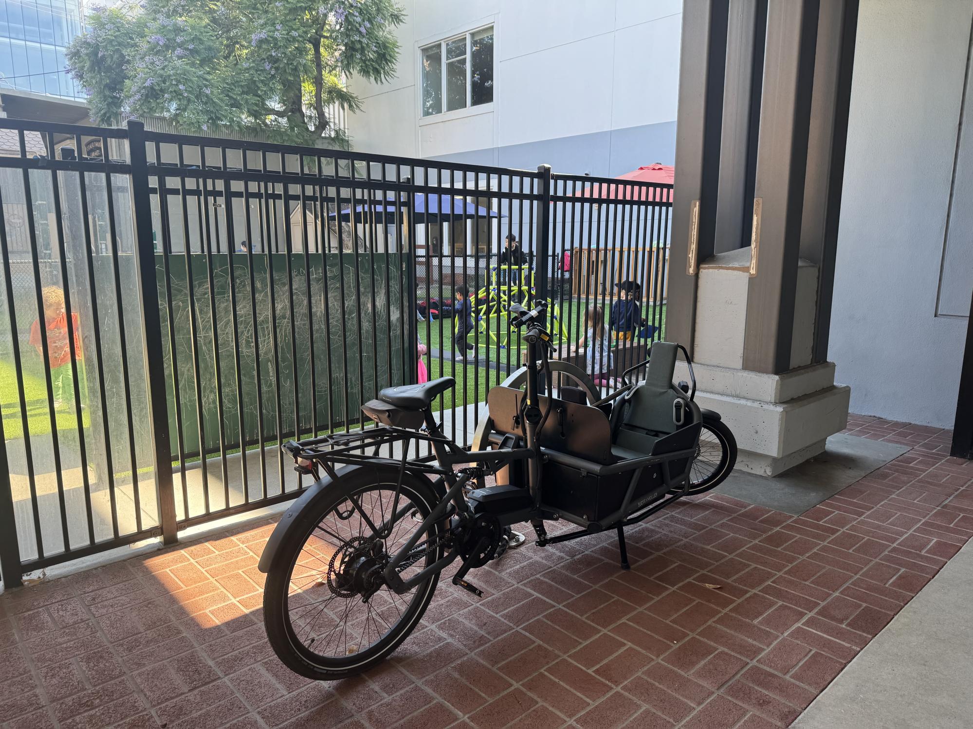 2023 Riese & Müller Load 75 cargo bike (front storage) Black