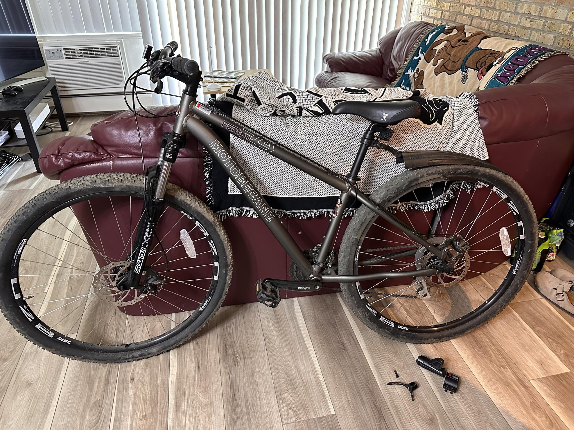 2019 Motobecane Fantom 29 Silver, gray or bare metal