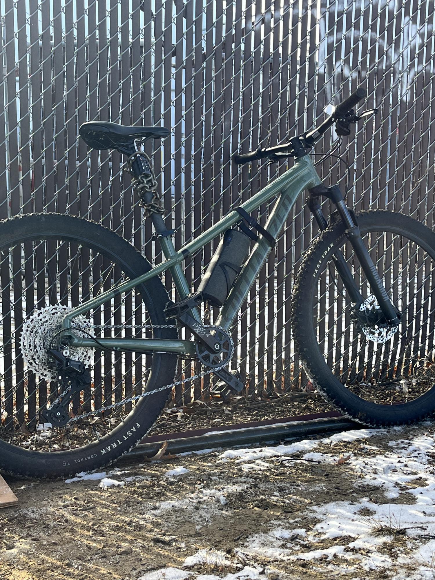 2024 Specialized Rockhopper elite 27.5 Green and Black