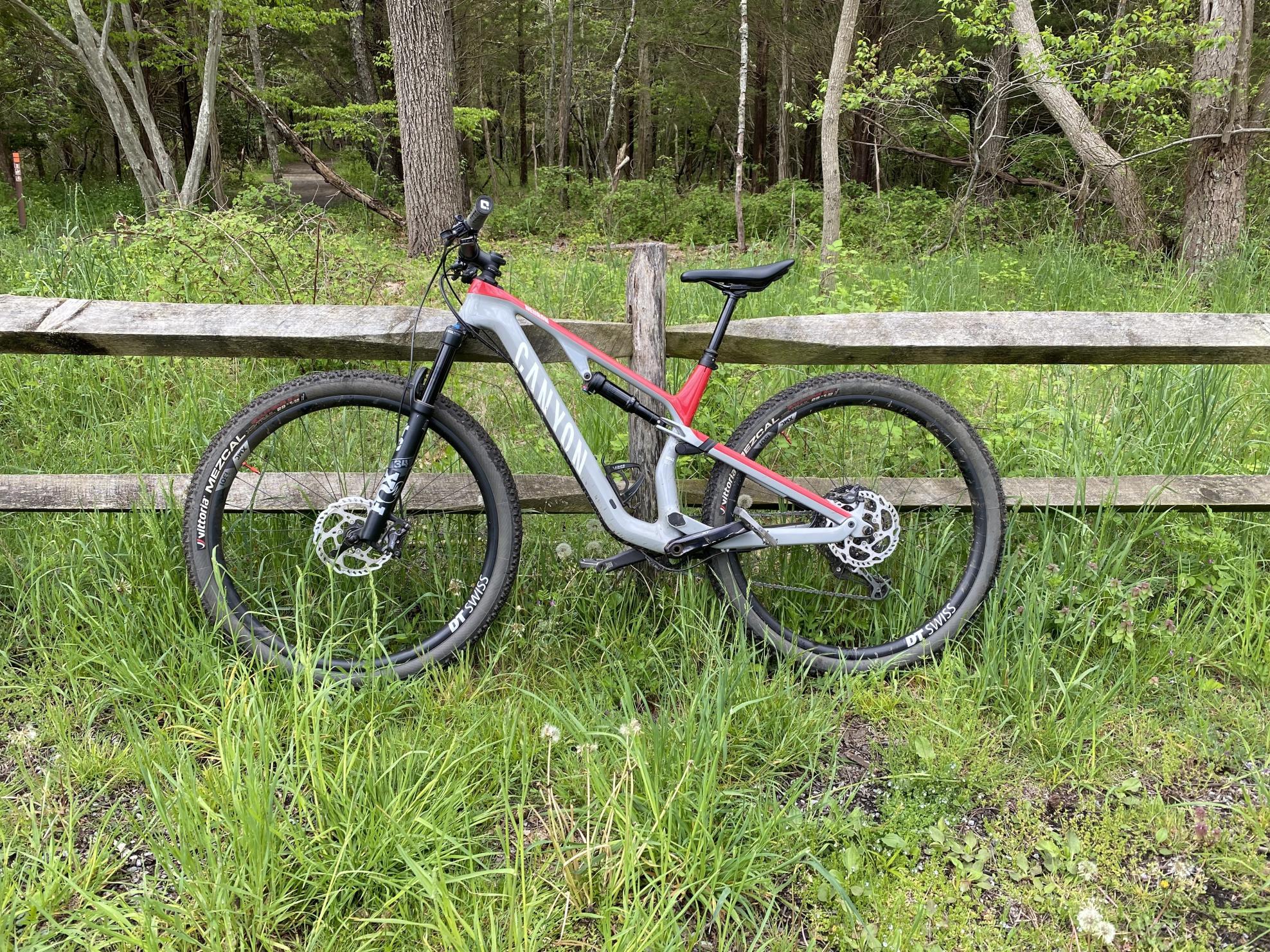 2021 Canyon bicycles Neuron CF 7 Red and Silver, gray or bare metal