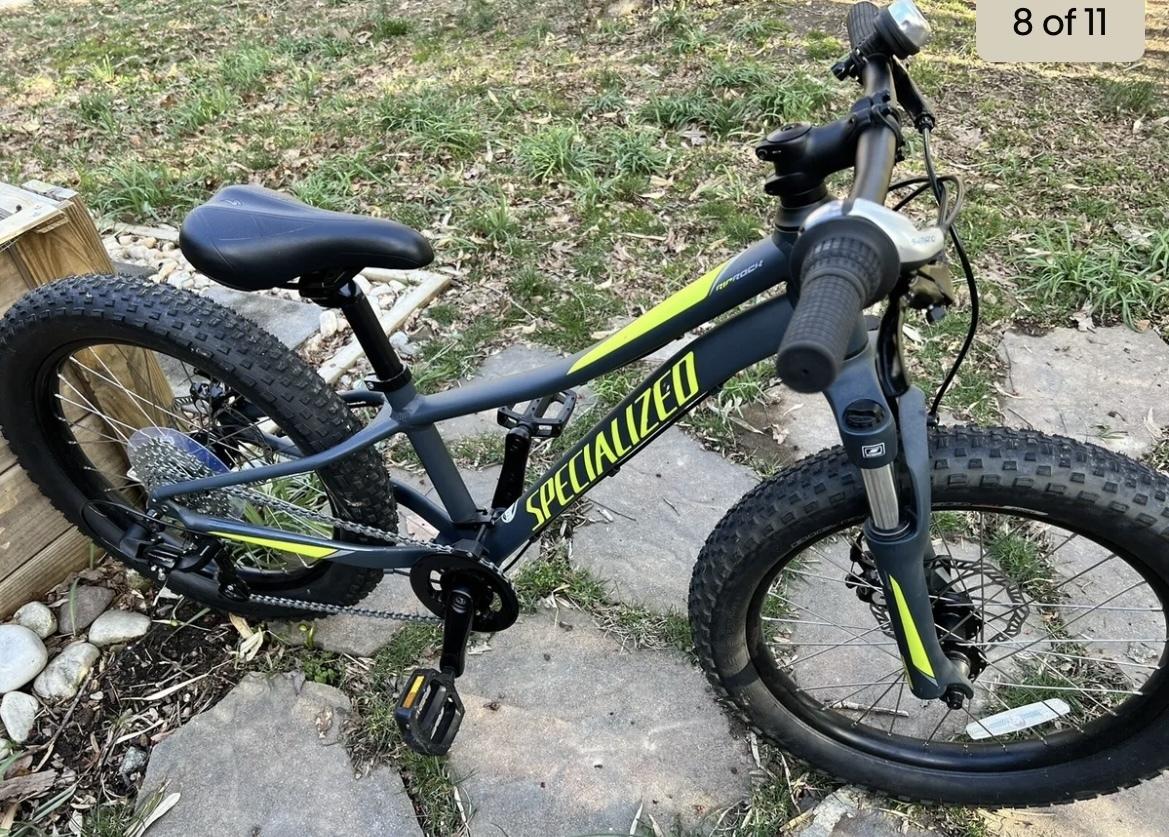 2021 Specialized Riprock 20 Green and Silver, gray or bare metal