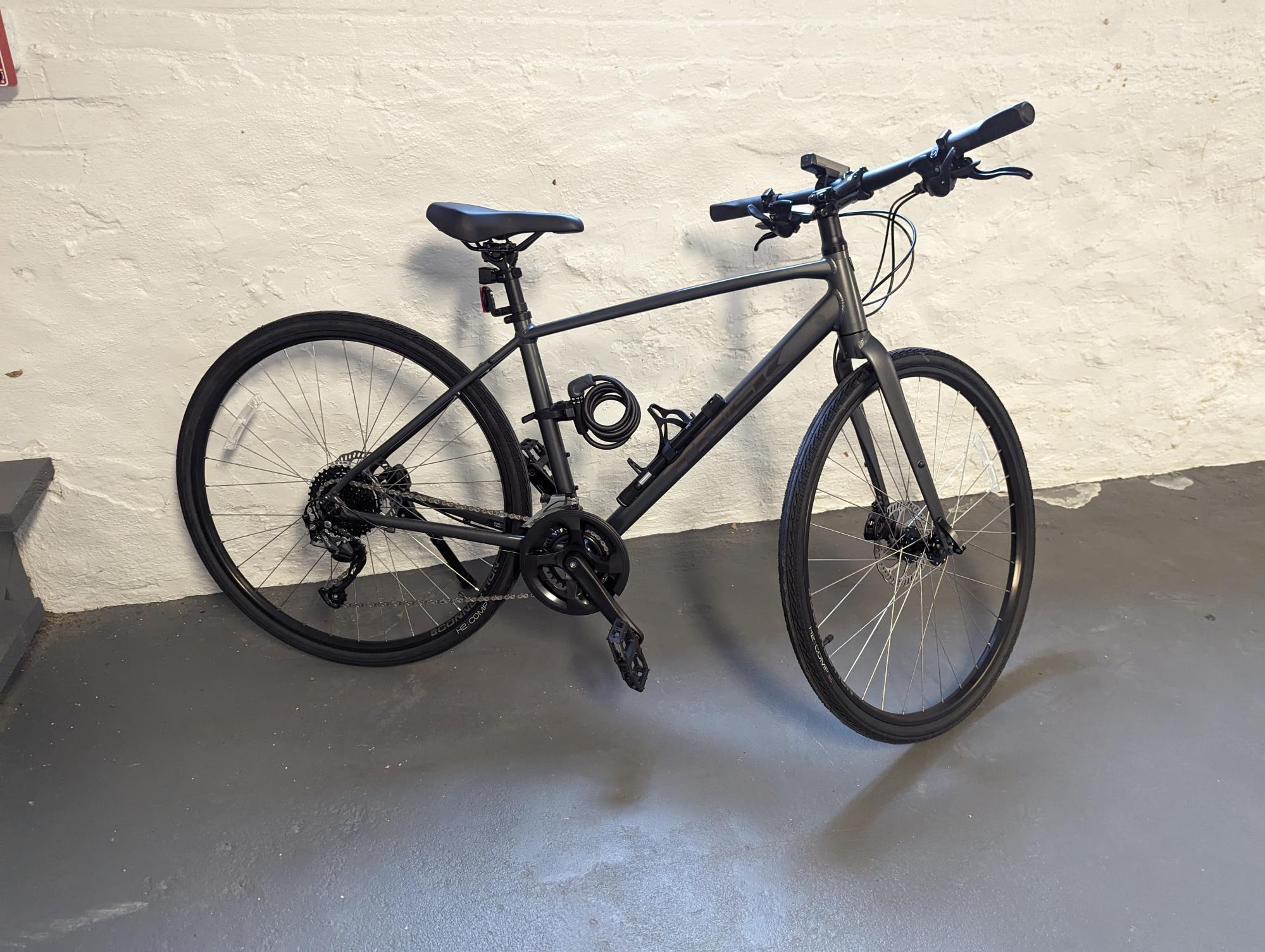2024 Trek FX2 Black