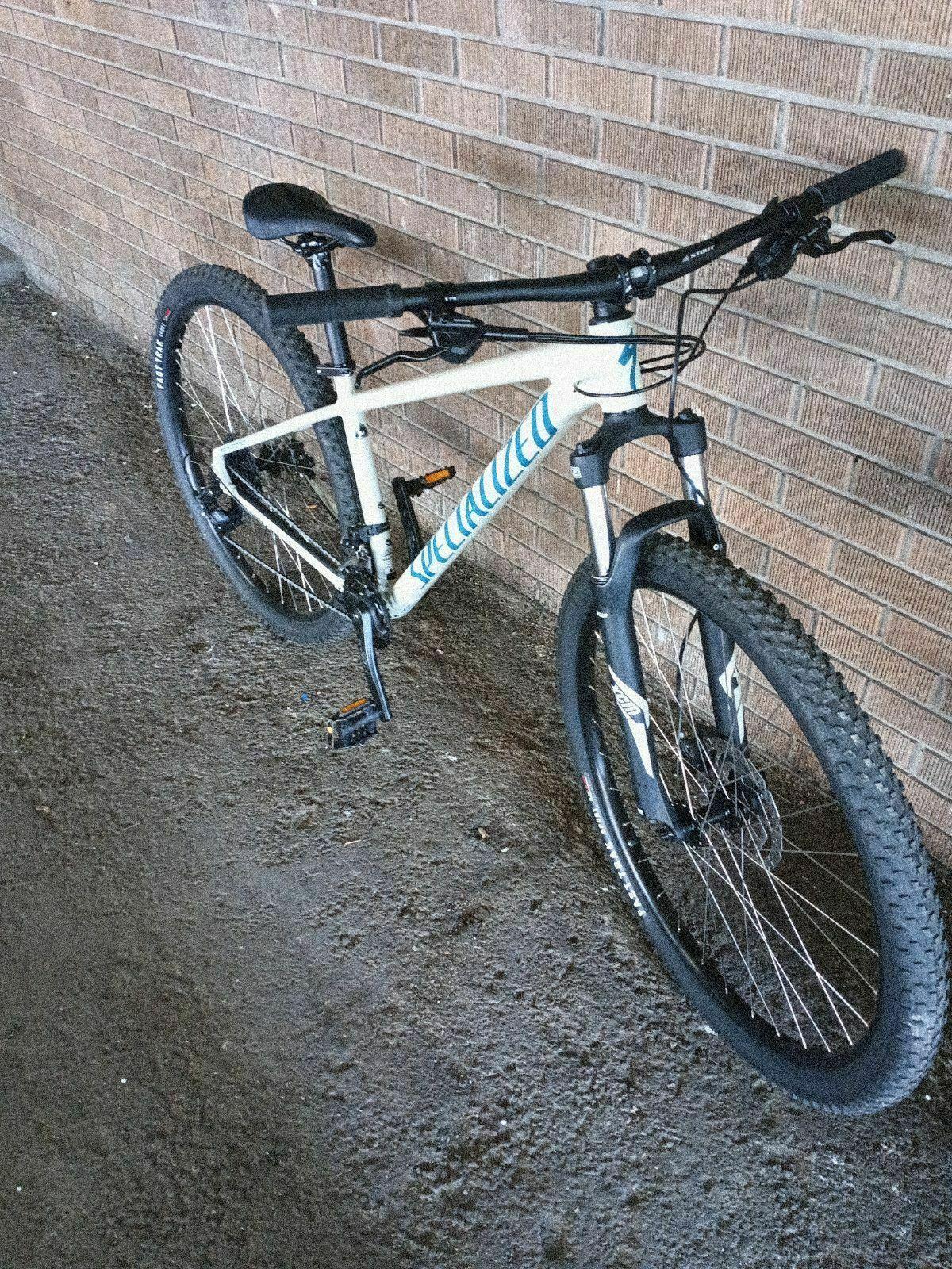 2024 Specialized Rock hopper White and Teal
