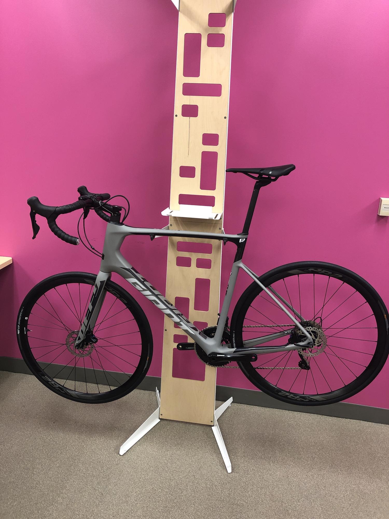 Giant Defy Advanced 2 Silver, gray or bare metal