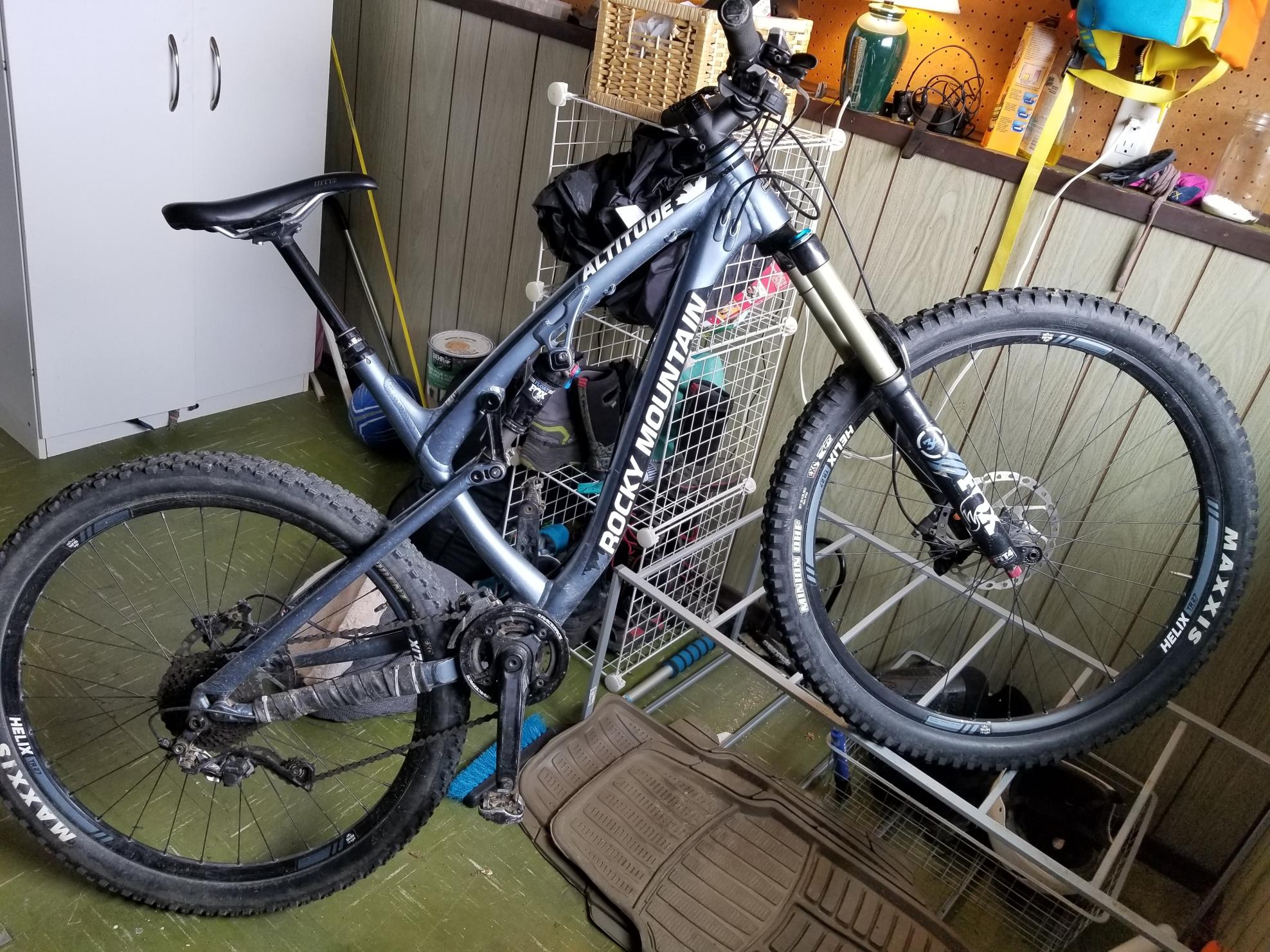 2016 Rocky Mountain Bicycles Altitude Blue