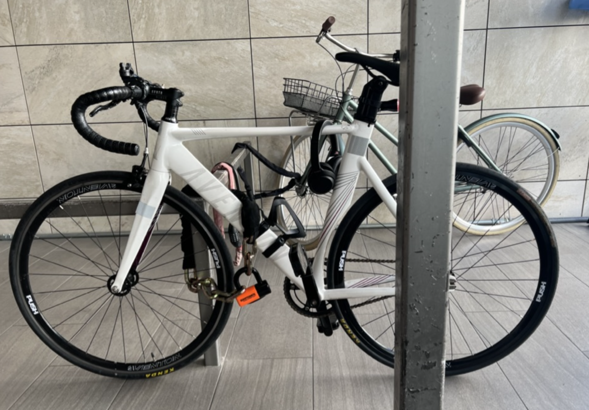 2020 Aventón Mataro White