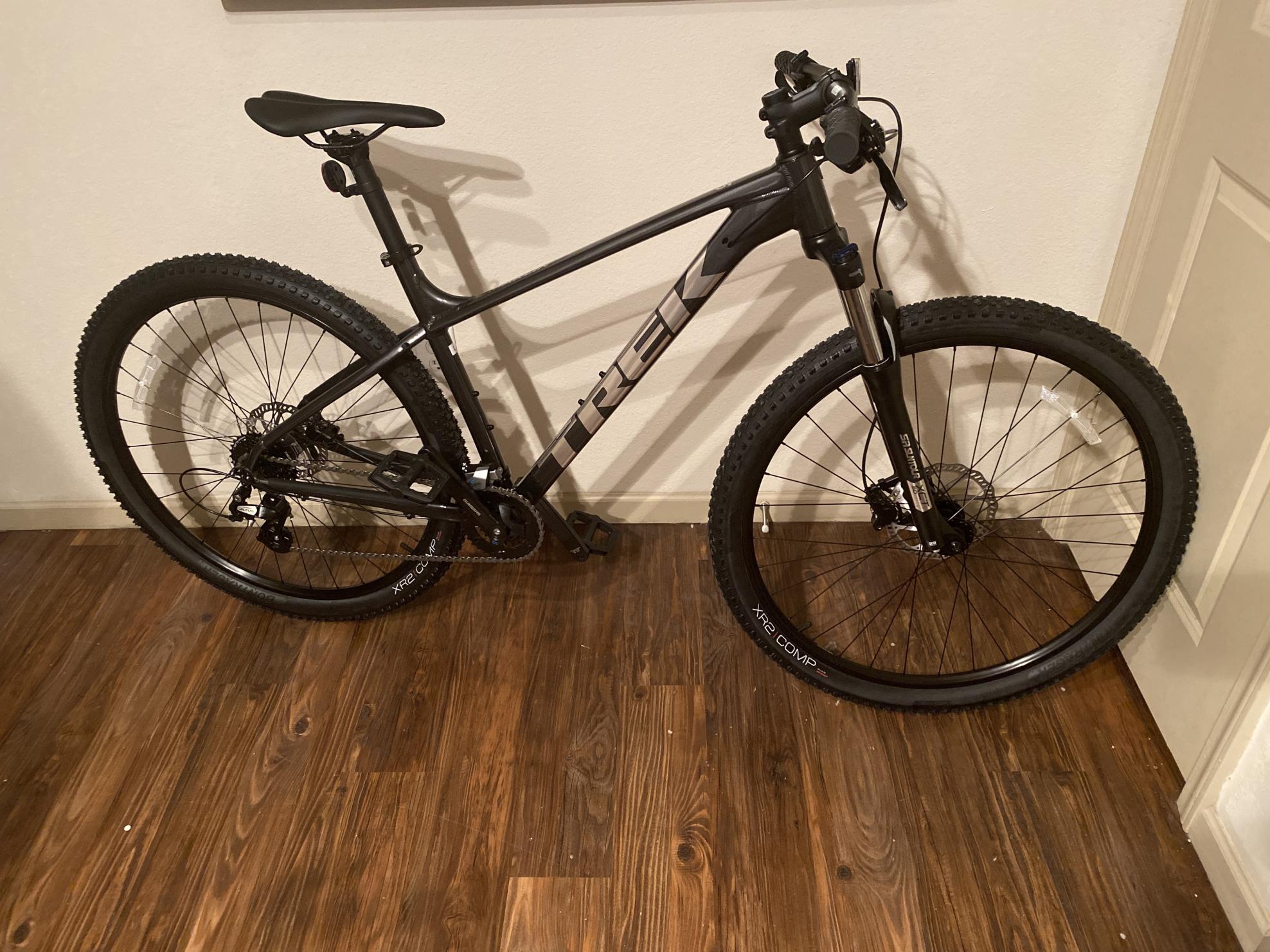 2022 Trek Marlin 5 Silver, gray or bare metal