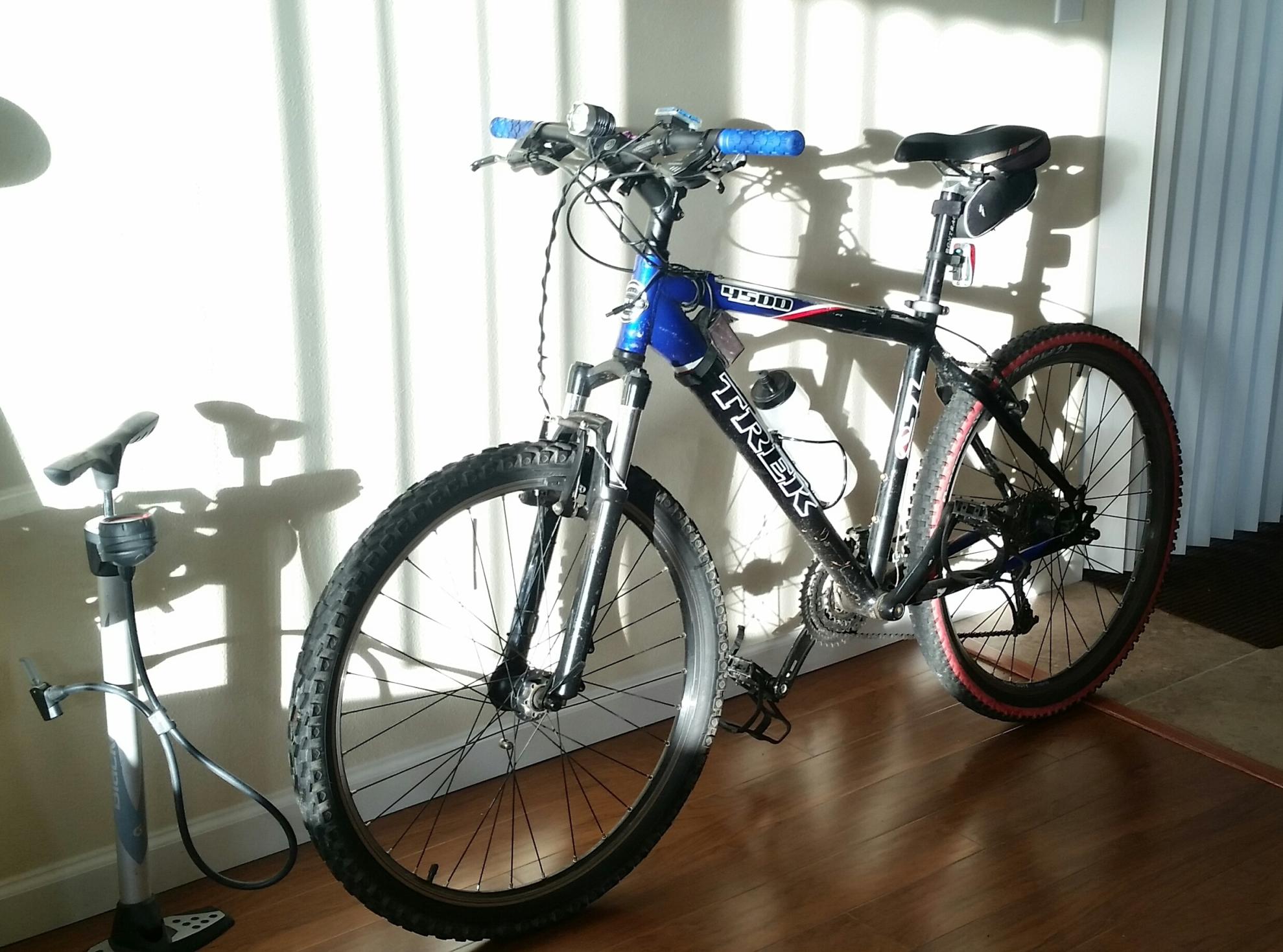 2005 Trek 4500 WSD Black and Blue