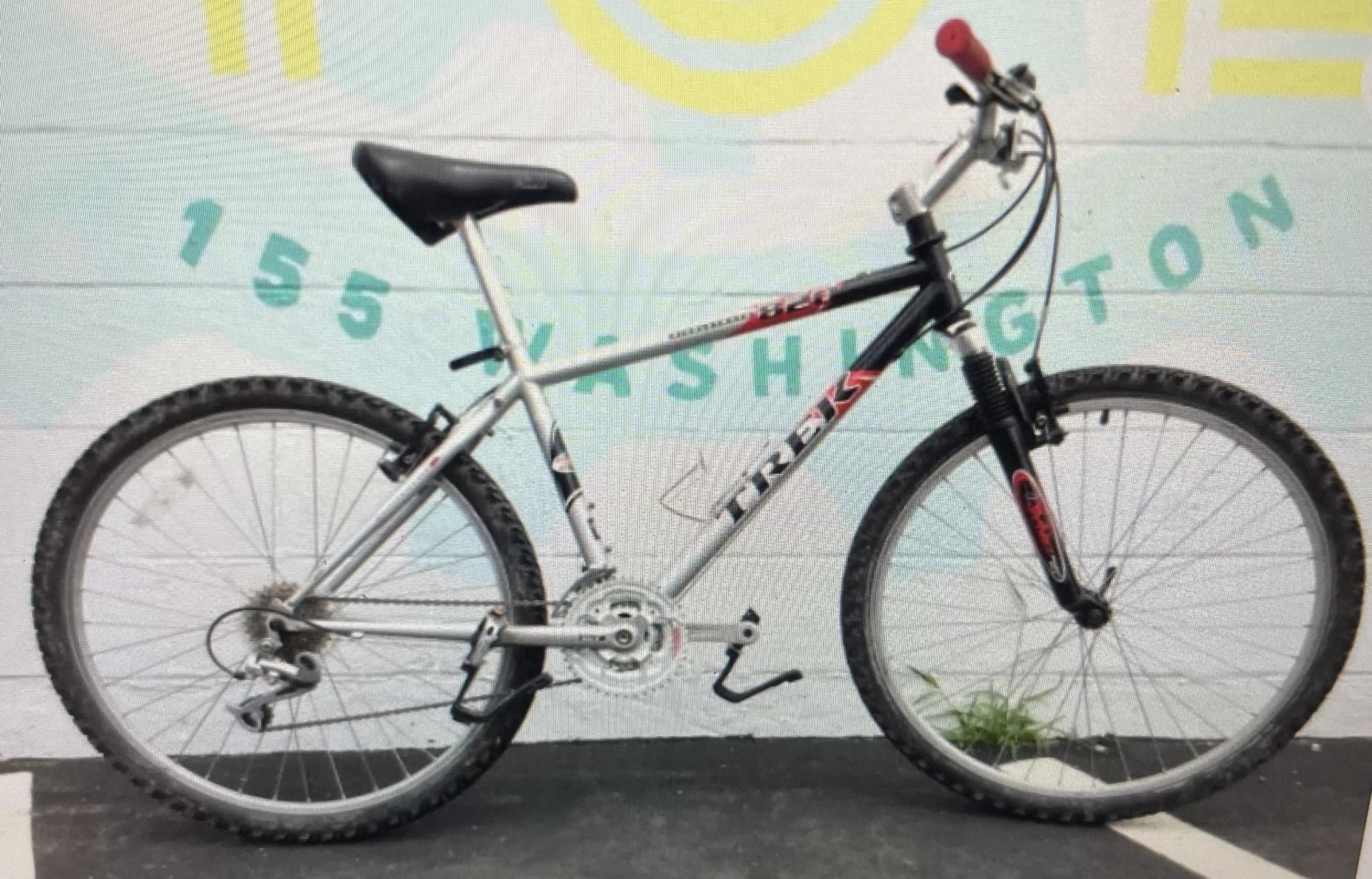 2006 Trek 820 Silver, gray or bare metal