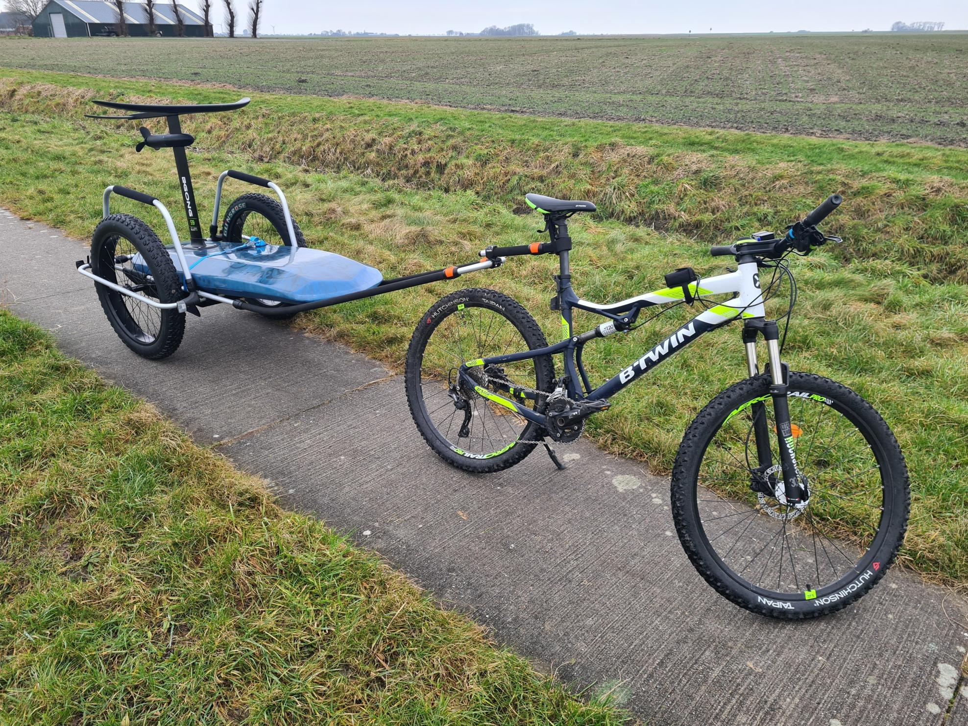 2021 Decathlon Rockrider 560 S White, Blue en Yellow or Gold