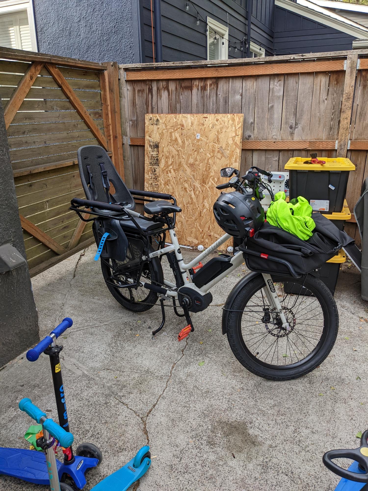 2018 Benno Boost E Step Through White and Black