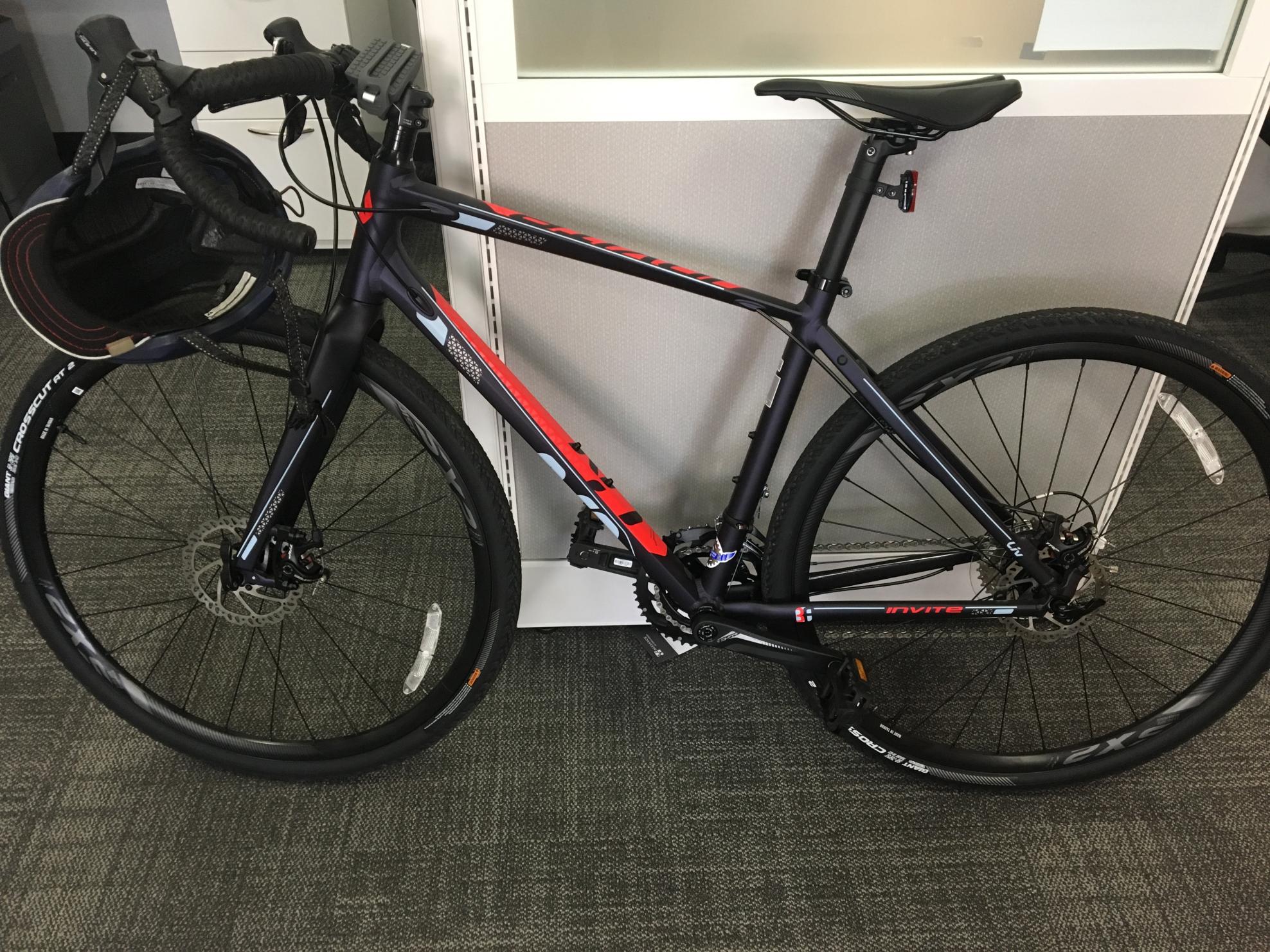 2018 Giant Invite Black and Red