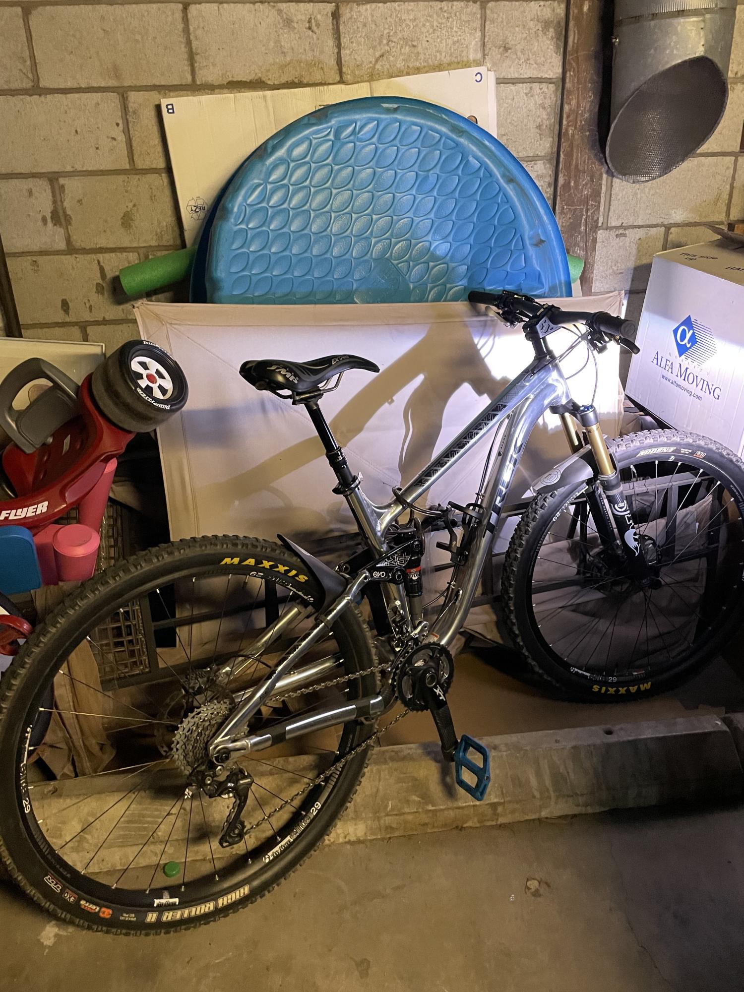 2014 Trek Fuel EX 9 29 Silver, gray or bare metal