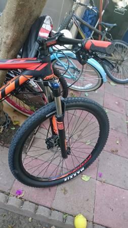 2016 SCOTT Scale 760 Black, Orange, and Red