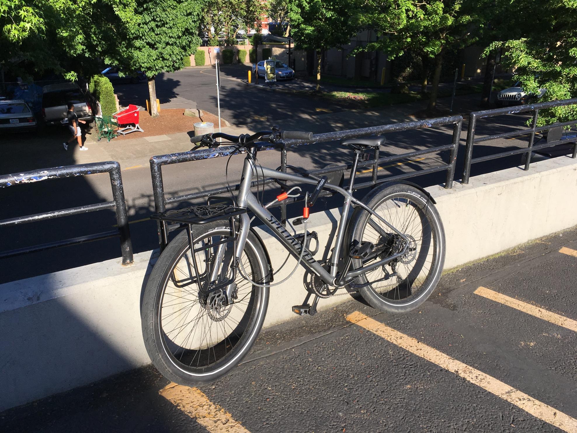 2017 Specialized Roll City Silver or Gray