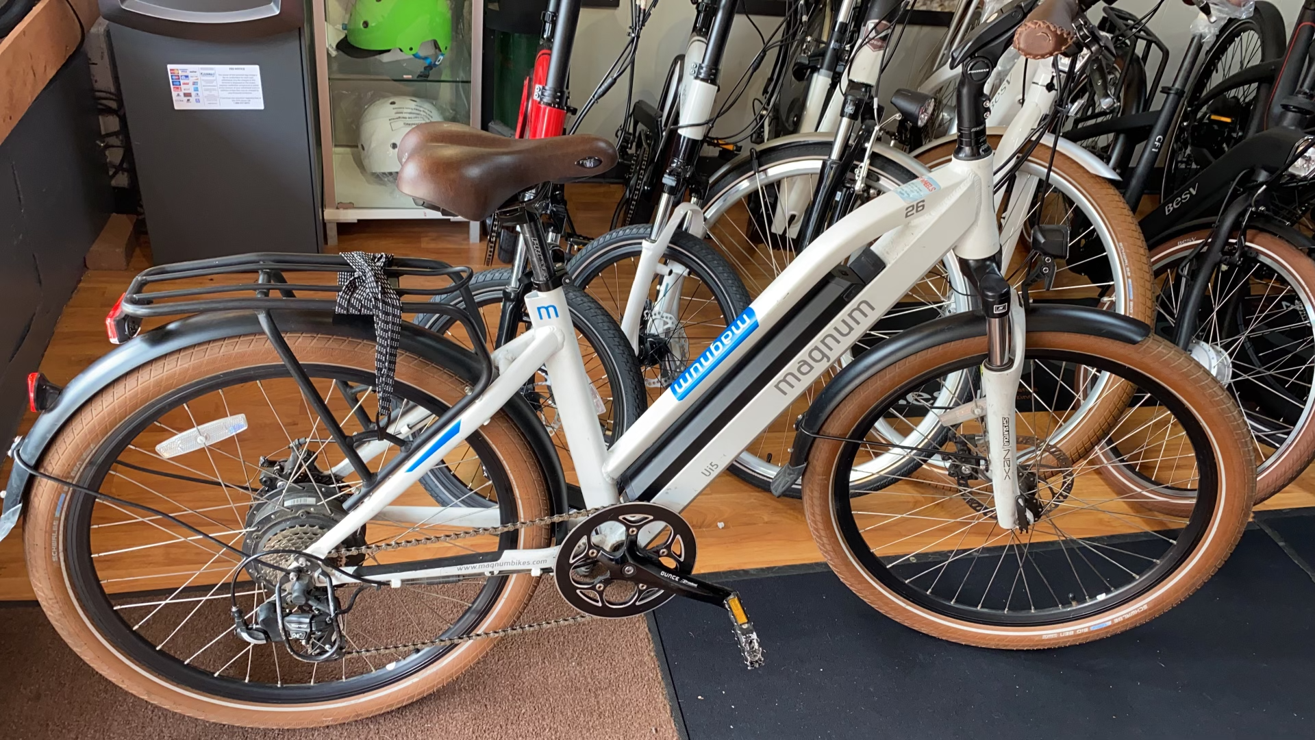 Magnum Bikes UI5 White