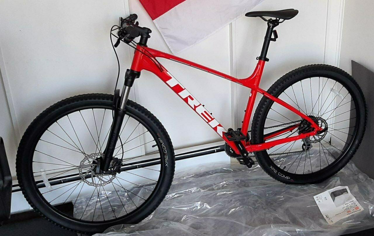 2022 Trek Mountain BIKE Red and White